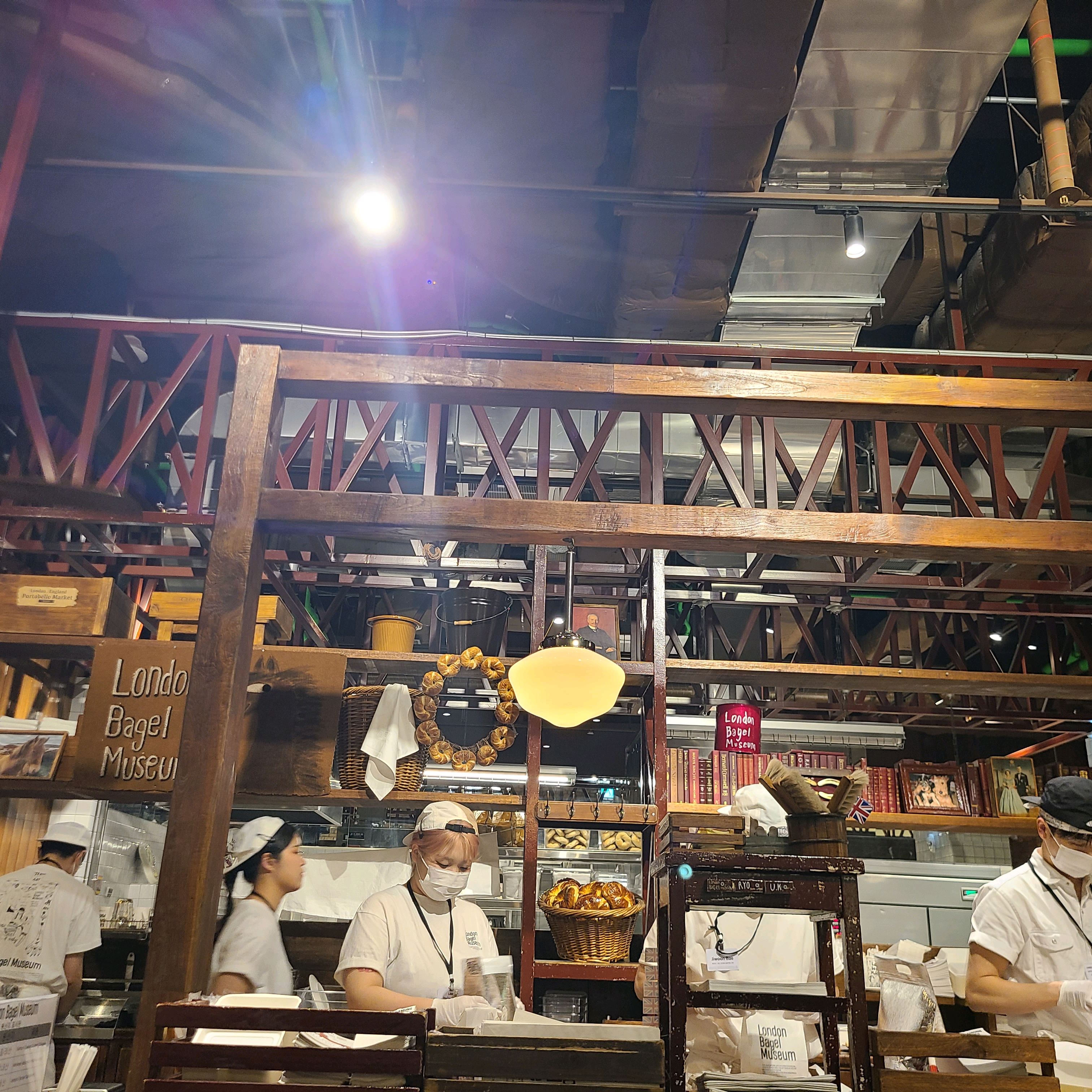 아들이 며칠전 쪽파베이글을 사와서 - 정자동 맛집 런던베이글뮤지엄 수원점