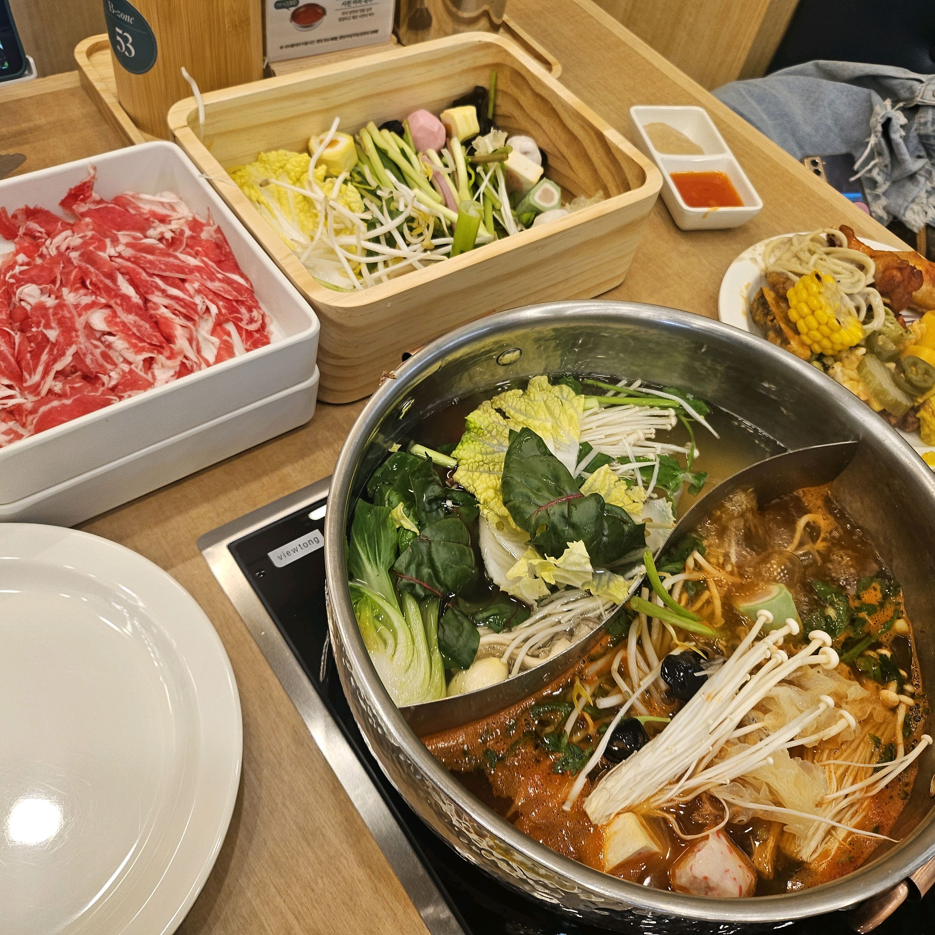 매장인테리어도 깔끔하고 음식도 신선해서 건강을 챙길수 있고 너무 맛있어요. 번창하세요! - 부산 명지 맛집 샤브올데이 부산명지점