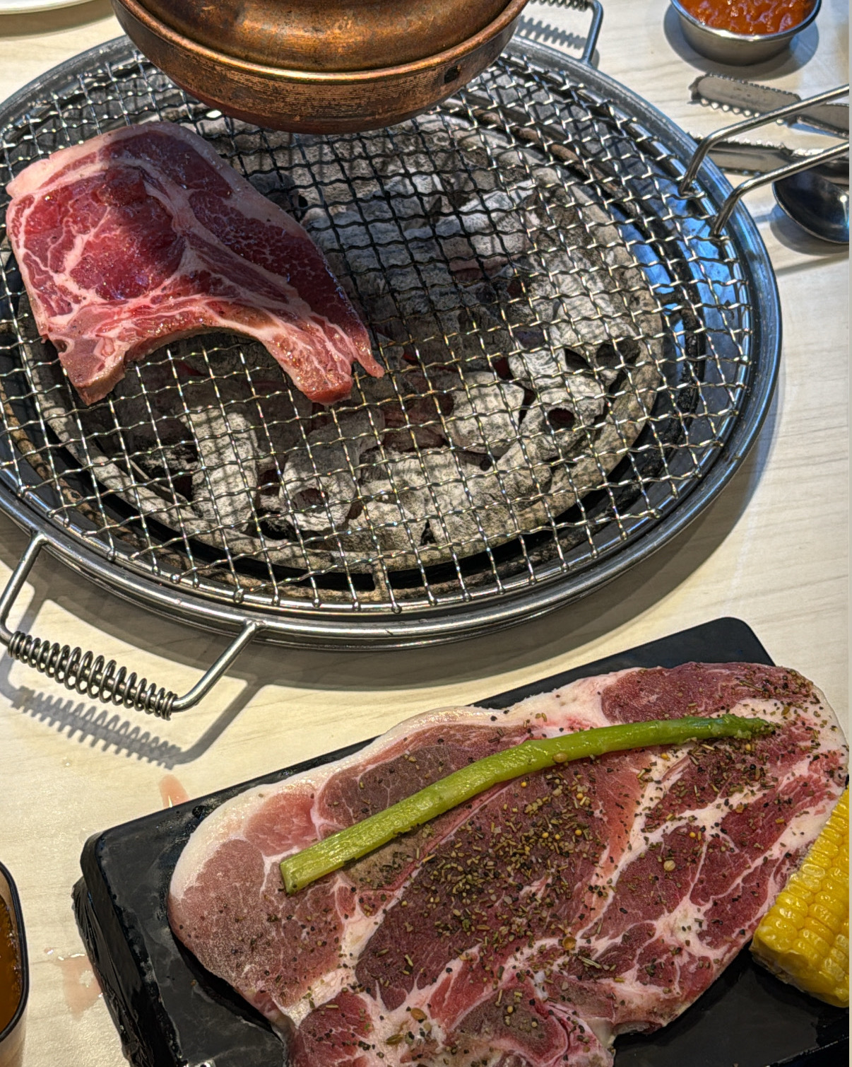 고기랑 음식 종류도 많고 셀프로 이용해서 편해요 ! - 신촌 맛집 명륜진사갈비 서울신촌점