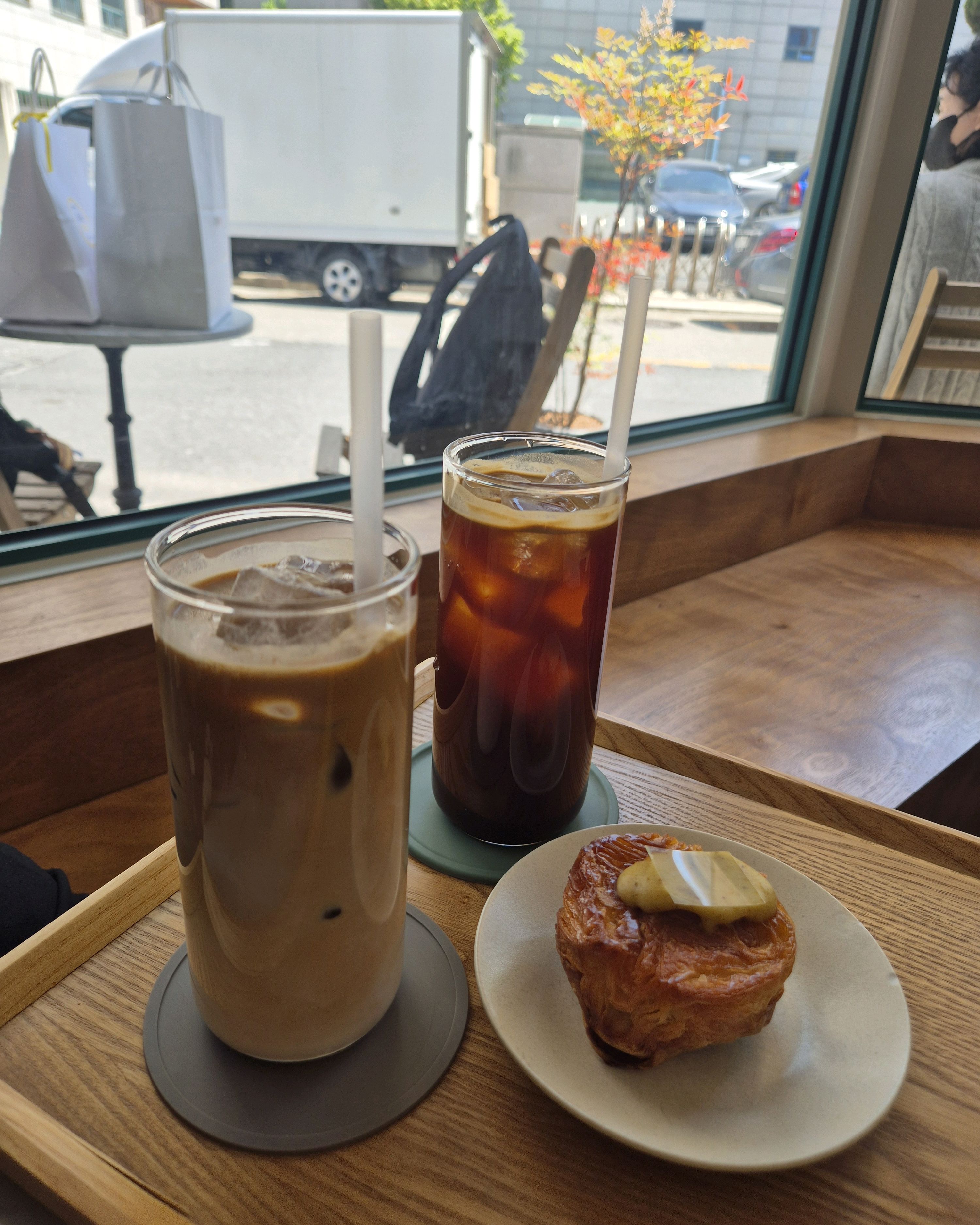 디저트가 예쁘고 맛있어요! 가게도 크진 않지만 아기자기하고 인테리어도 좋아요 👍 - 대전 맛집 파티세리러츠