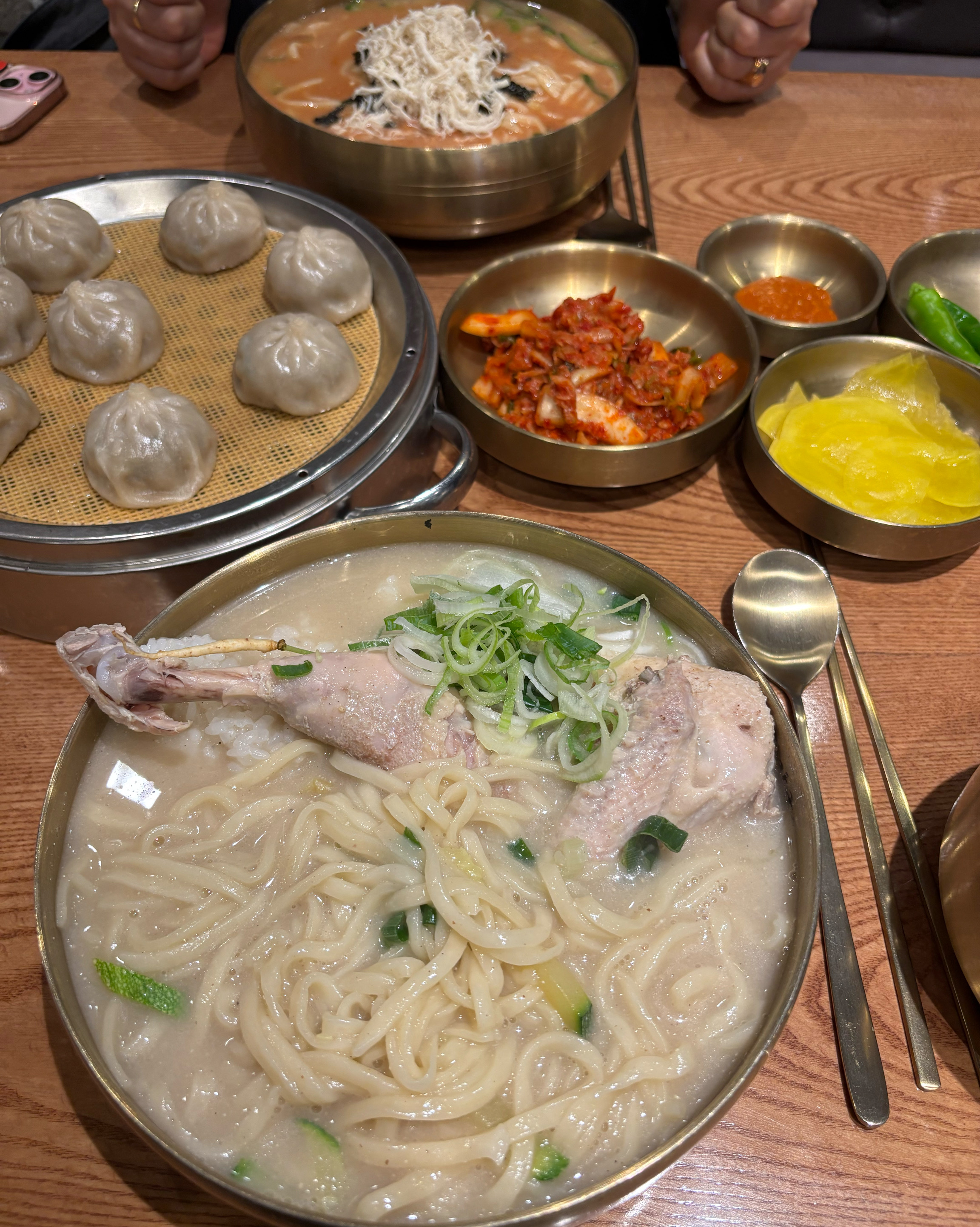 직장과 가까워서 자주 들리는데요 - 부산역 맛집 현풍닭칼국수 부산역점