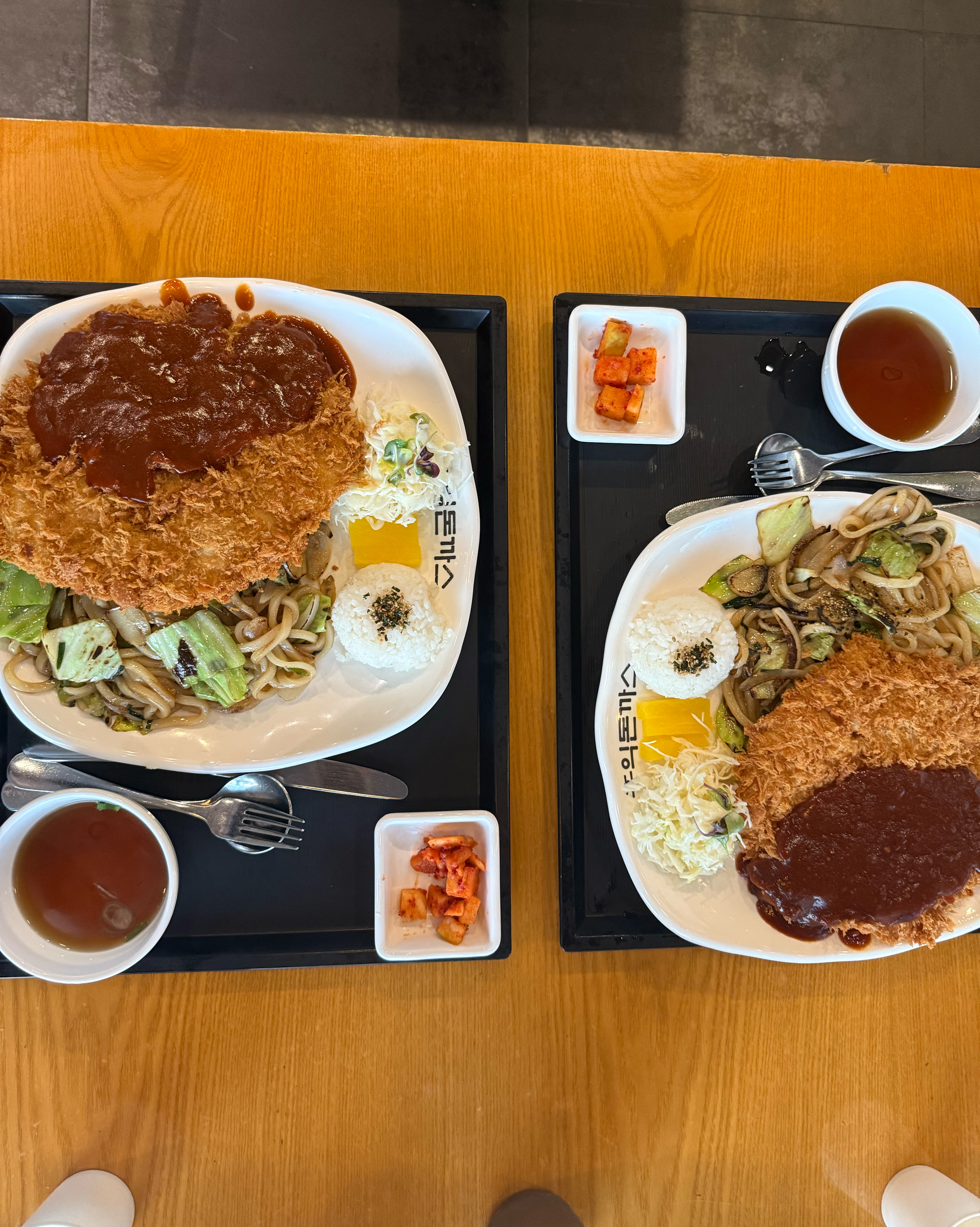 양도 많고 매번 친절하시고 돈가스도 크고 맛있어요 - 영대 맛집 홍익돈까스 경산영대점