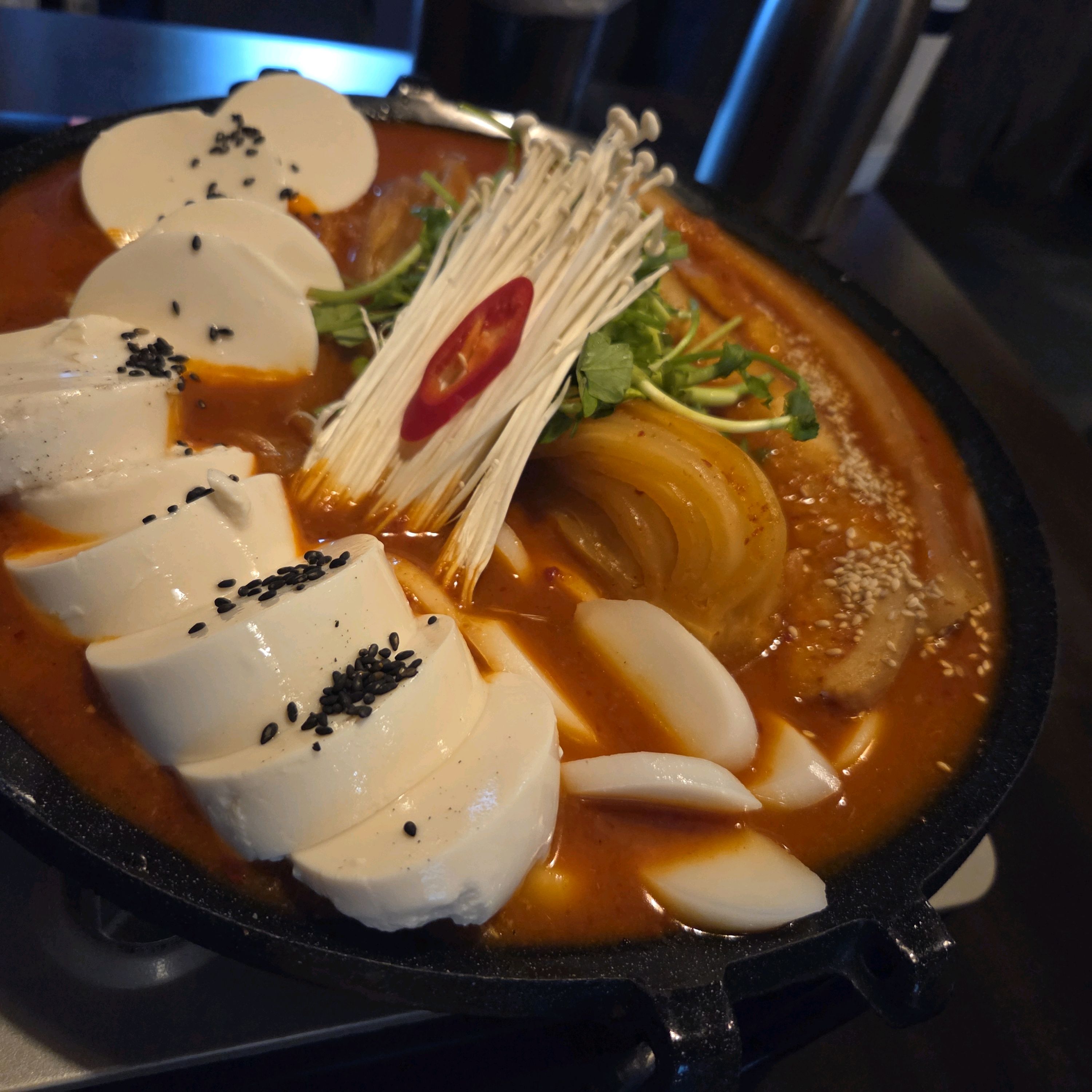 오랜만에 왔는데,, 역시나 직원분들도 친절하시고 음식도 넘 맛나요~ 👍👍 막걸리 종류도 다