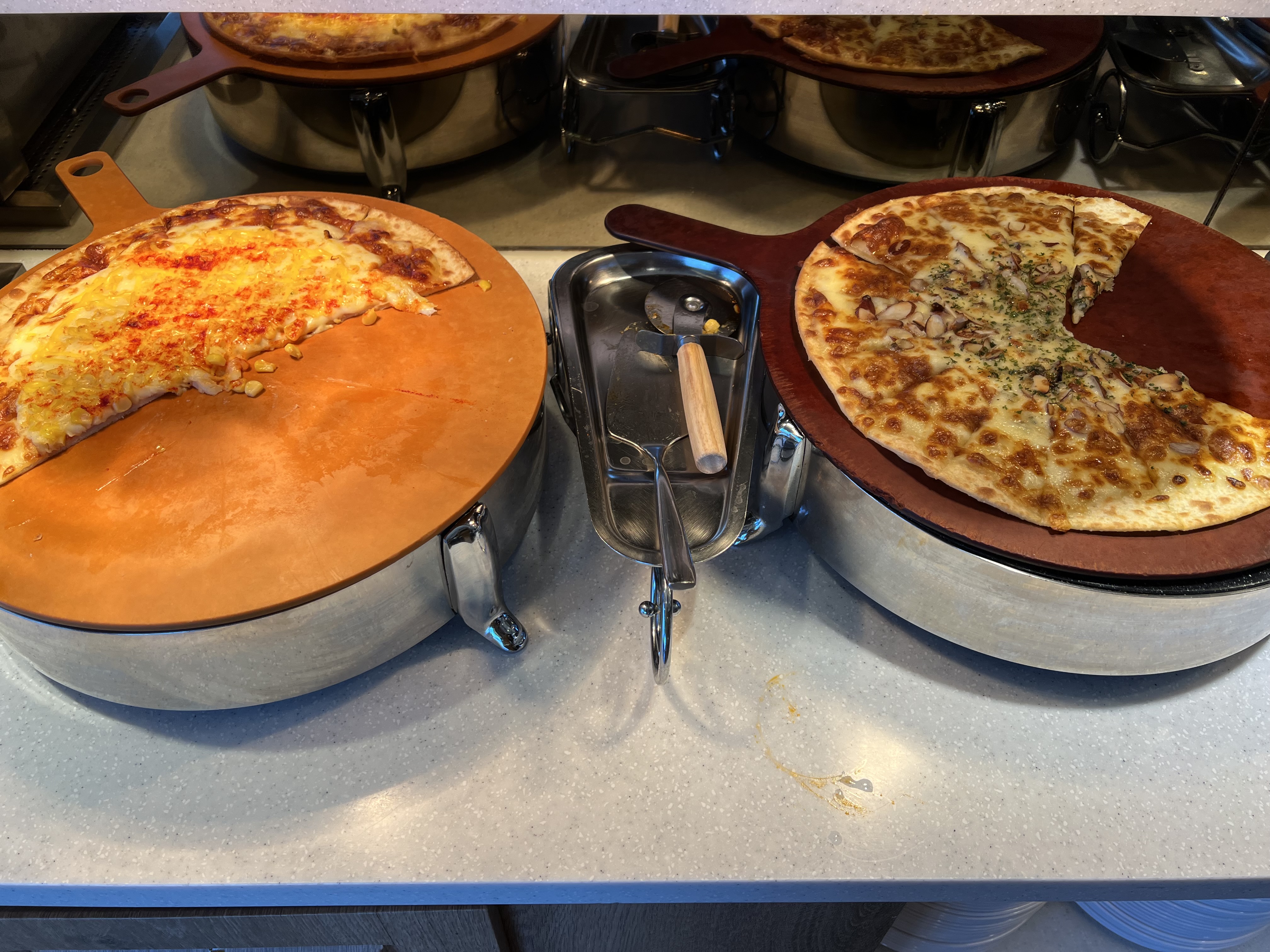 맛있게 잘 먹었습니다. 오랜만에 와서 먹었는데 메뉴도 바뀌어 있어서 새롭게 맛을 다양하게