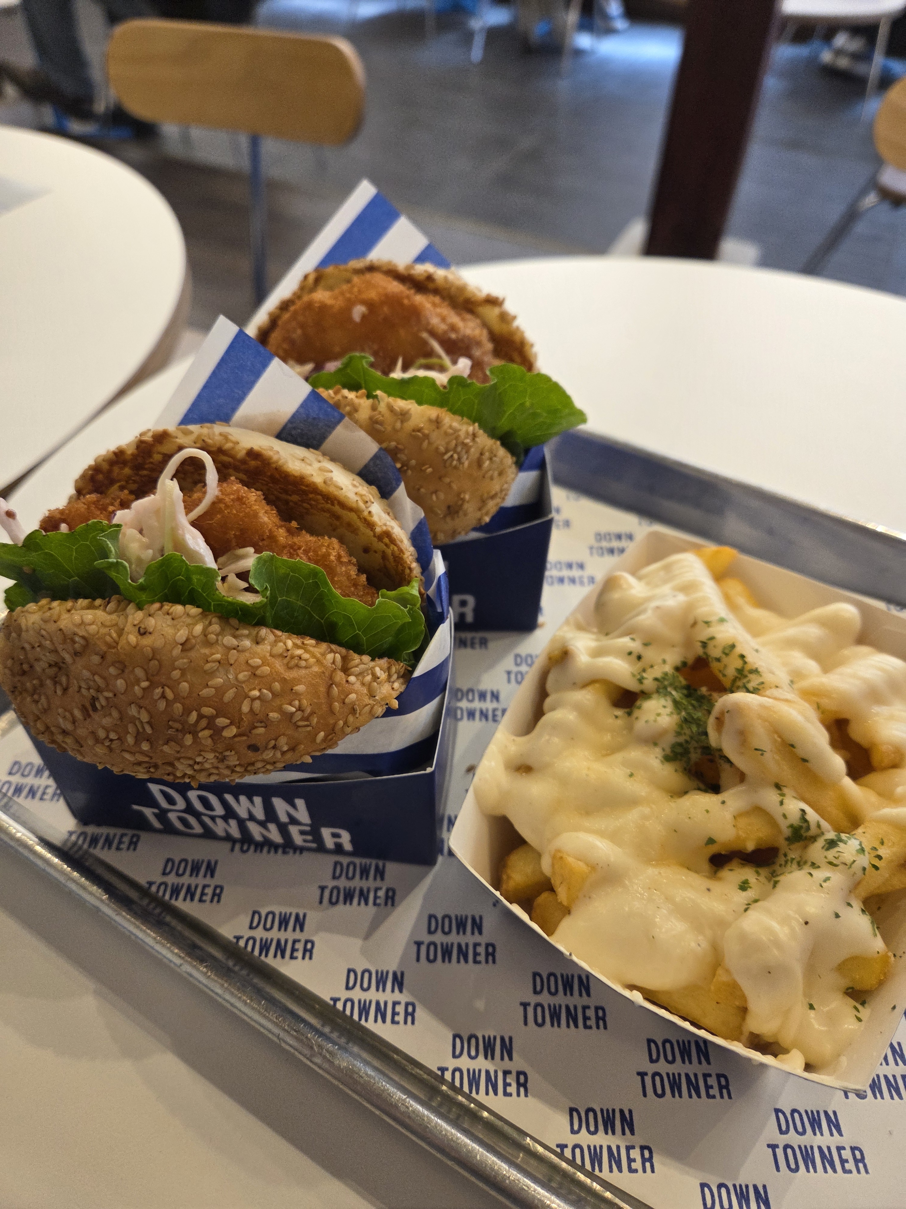 오랜만에 방문했어요 슈림프 디럭스 넘 맛있어요 :) 안국역에서 수제버거 먹고 싶을 땐 다운