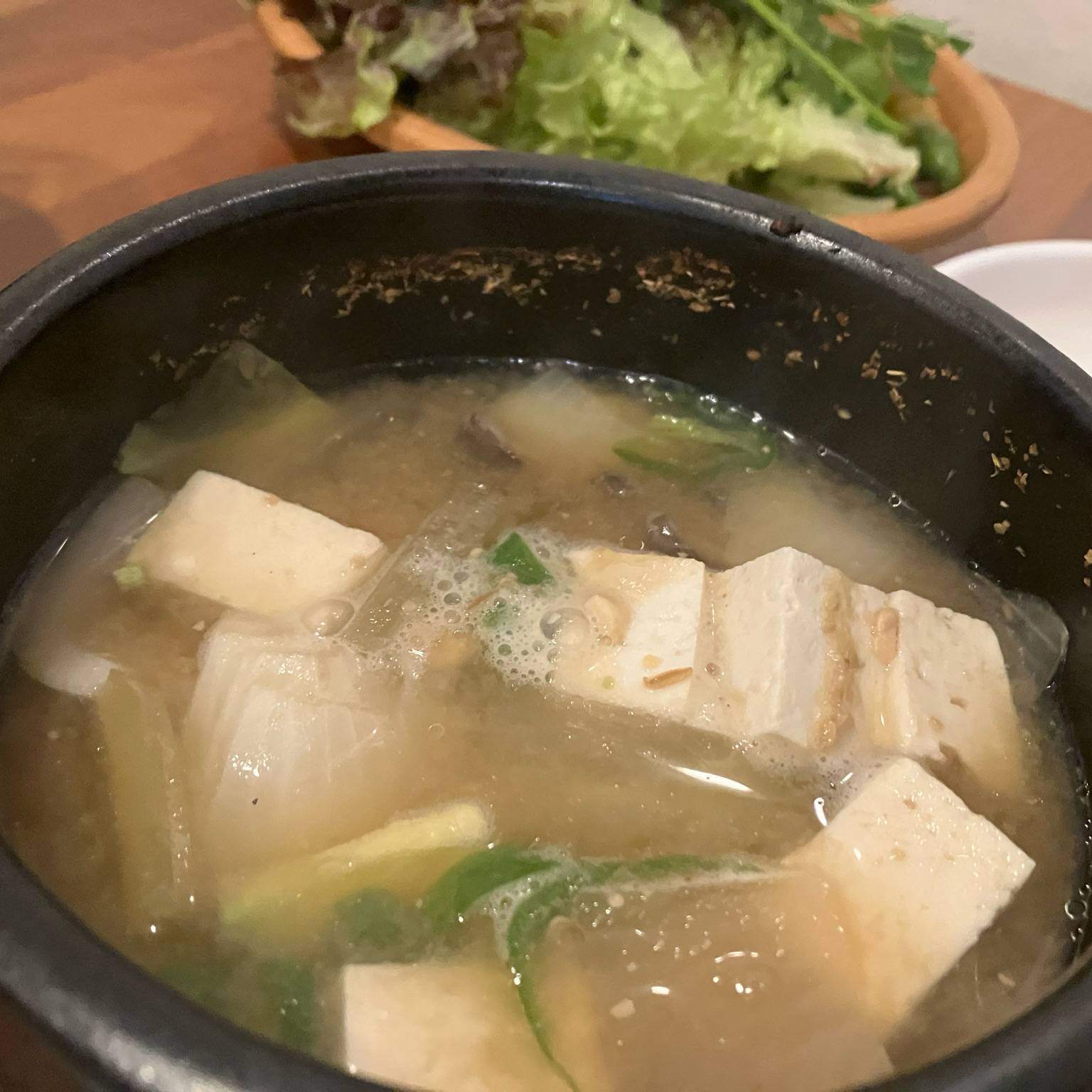 참숯에 구워먹는 고기는 항상 맛있지만 특히 사장님이 하나하나 구워주시니 더 맛있는 거 같더