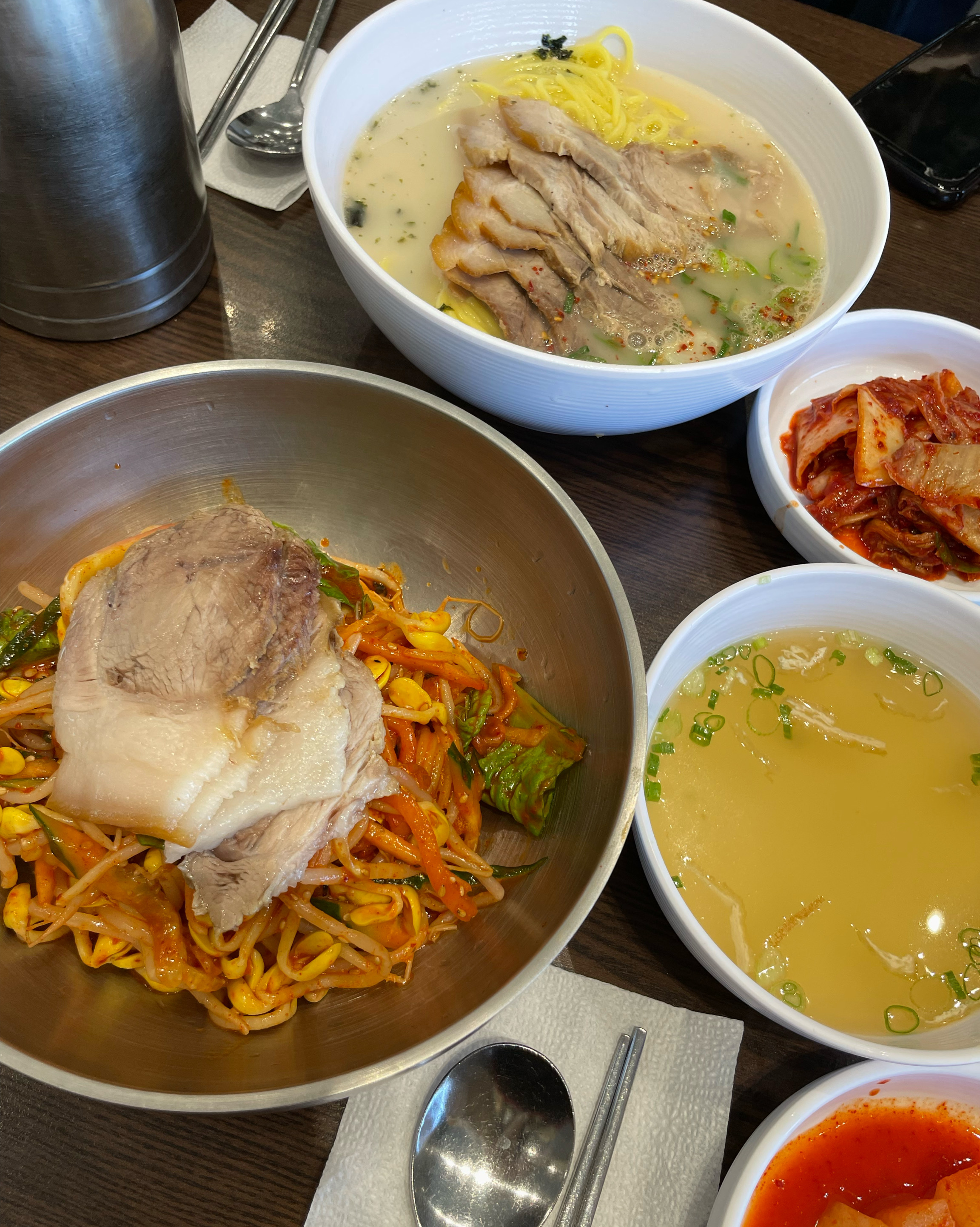 국수계의 대기업 자매국수, 정말 깔끔하게 맛있게 먹고 왔습니다. 주말 오전 11시 30분,