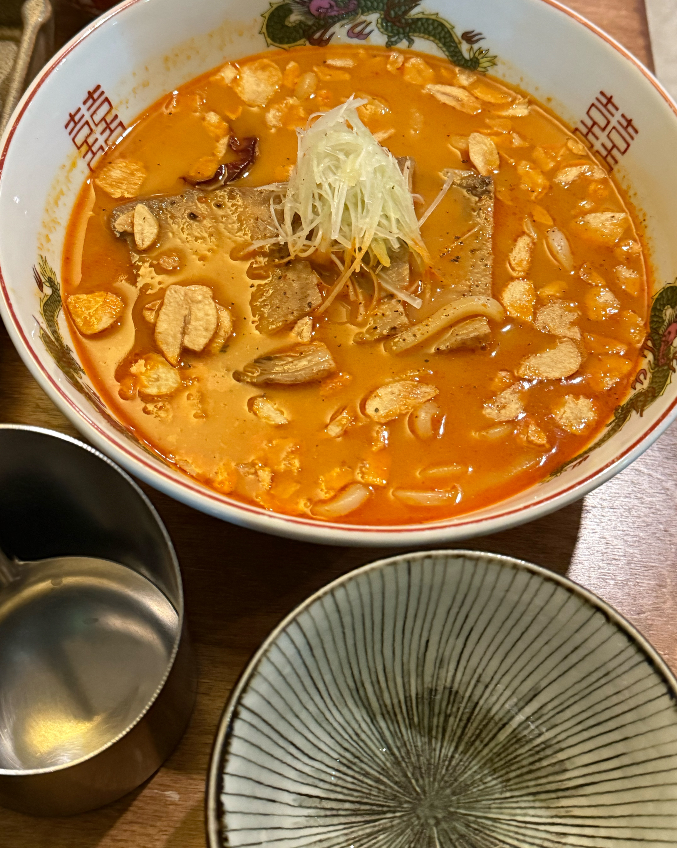 사시미가 생각나면 이용하고 있어요 !! 너무 맛있고 입에서 살살 녹아요.. 돈코츠 우동도