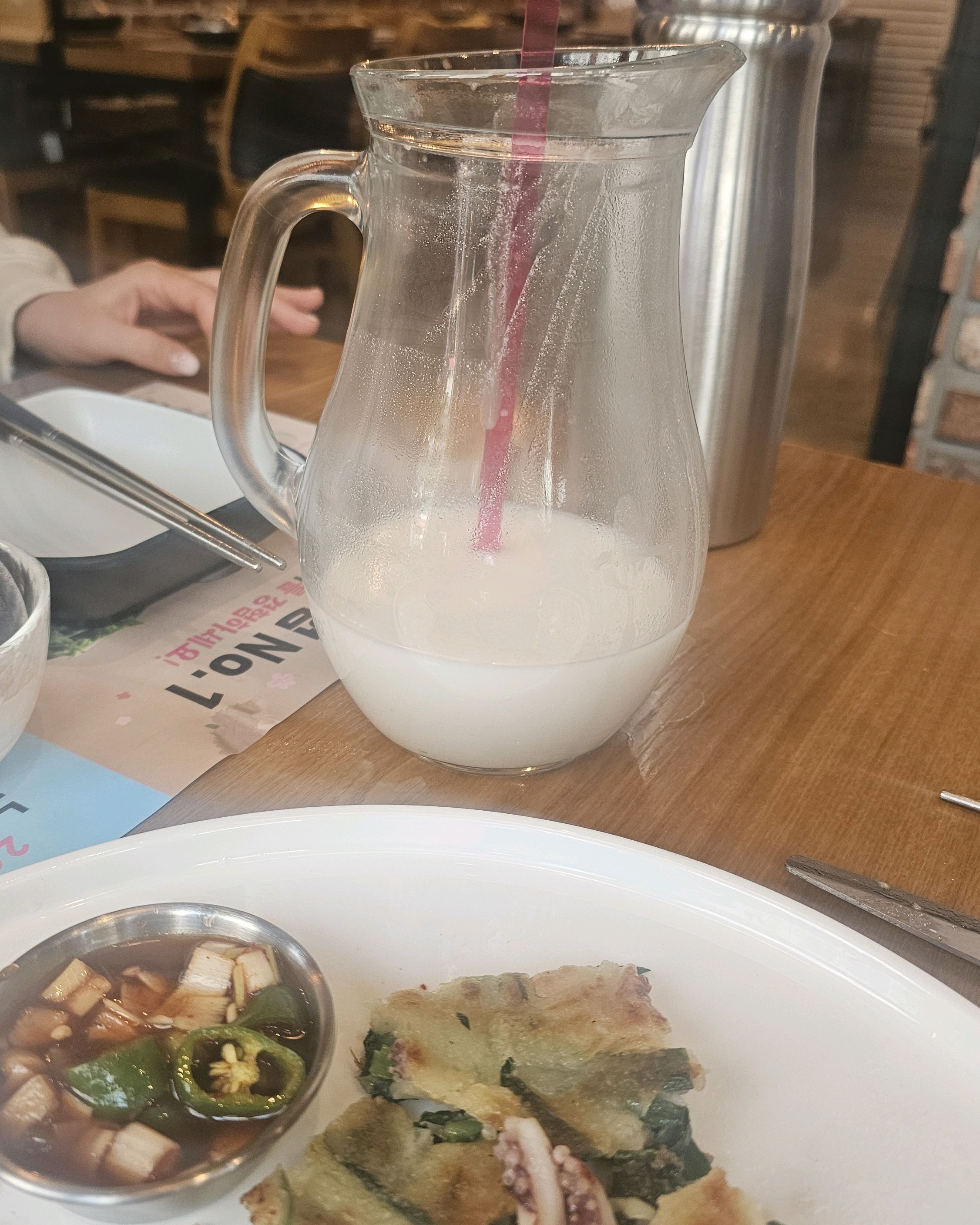 파전이랑 육전 봄막걸리 먹었는데 - 대전 맛집 느린마을양조장 대전봉명점