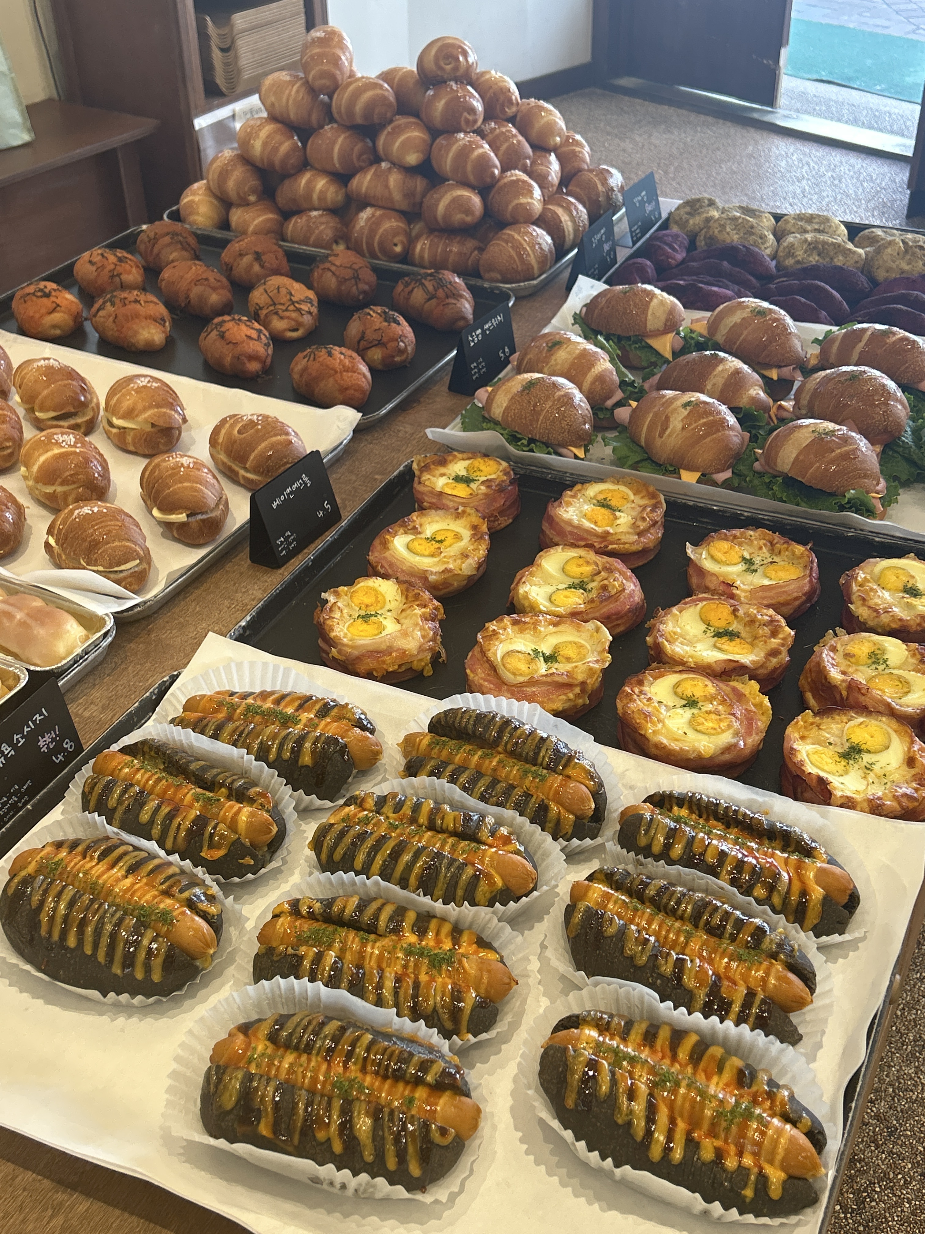 베이글과 황치즈가 맛있어요! 누구나 조아할 거 같아요 추천해요 ❤️❤️ - 대구 맛집 버터베이크