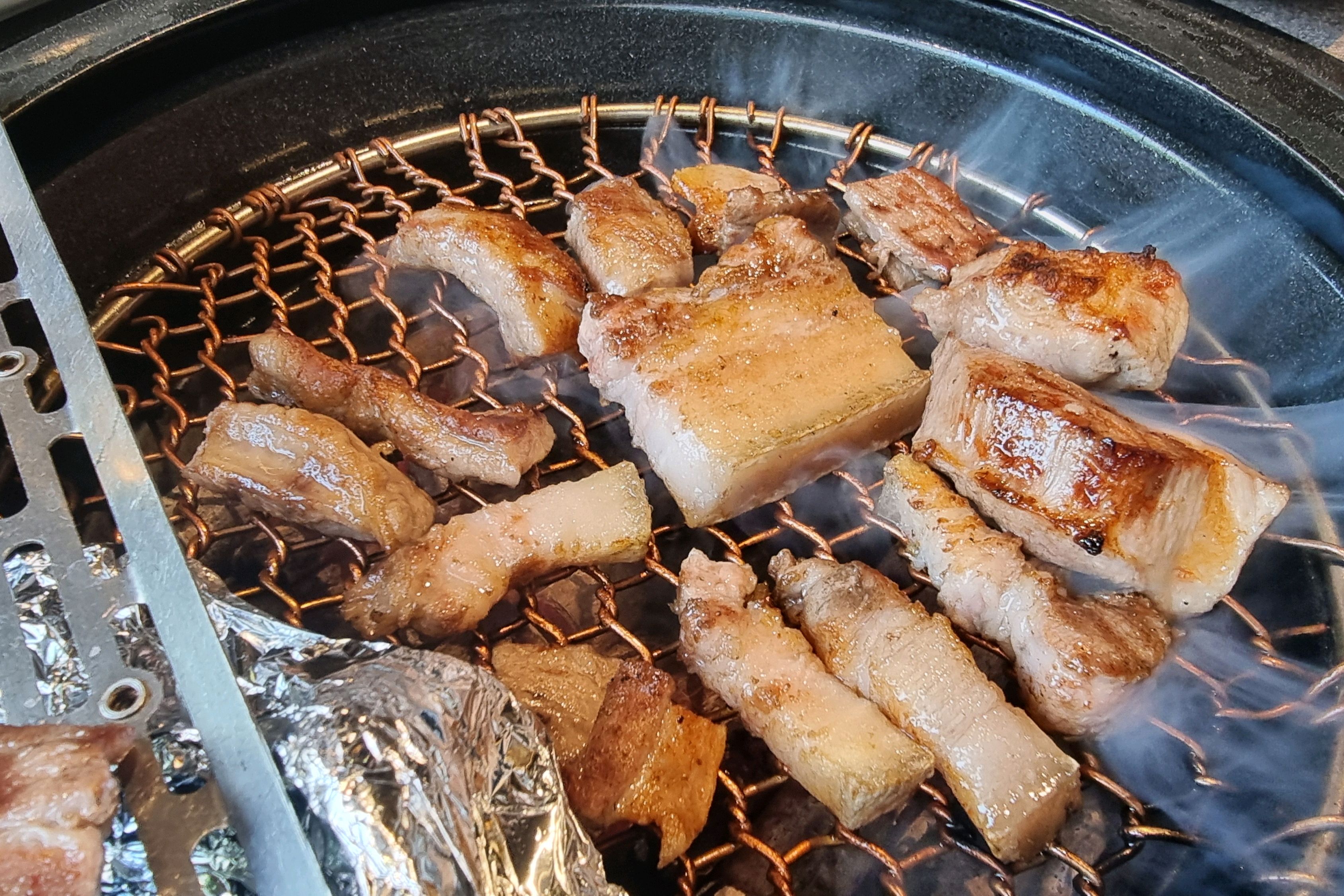 너어무맛있어요 ...제발꼭오면좋겠어요 쫄깃고소 밑반찬도 특이해요♡♡ 점심저녁이용하기 넘 좋