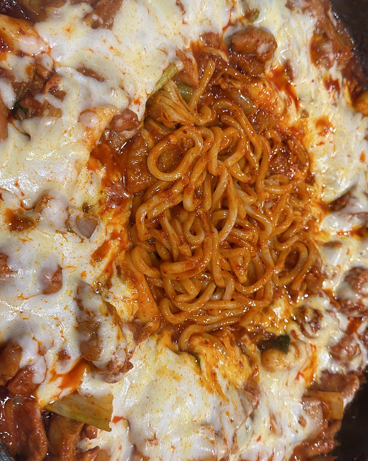 닭갈비 좋아해서 찾아보고 왔는데 주류도 다양하고 양도 괜찮고 무엇보다 서비스가 좋았어요 막