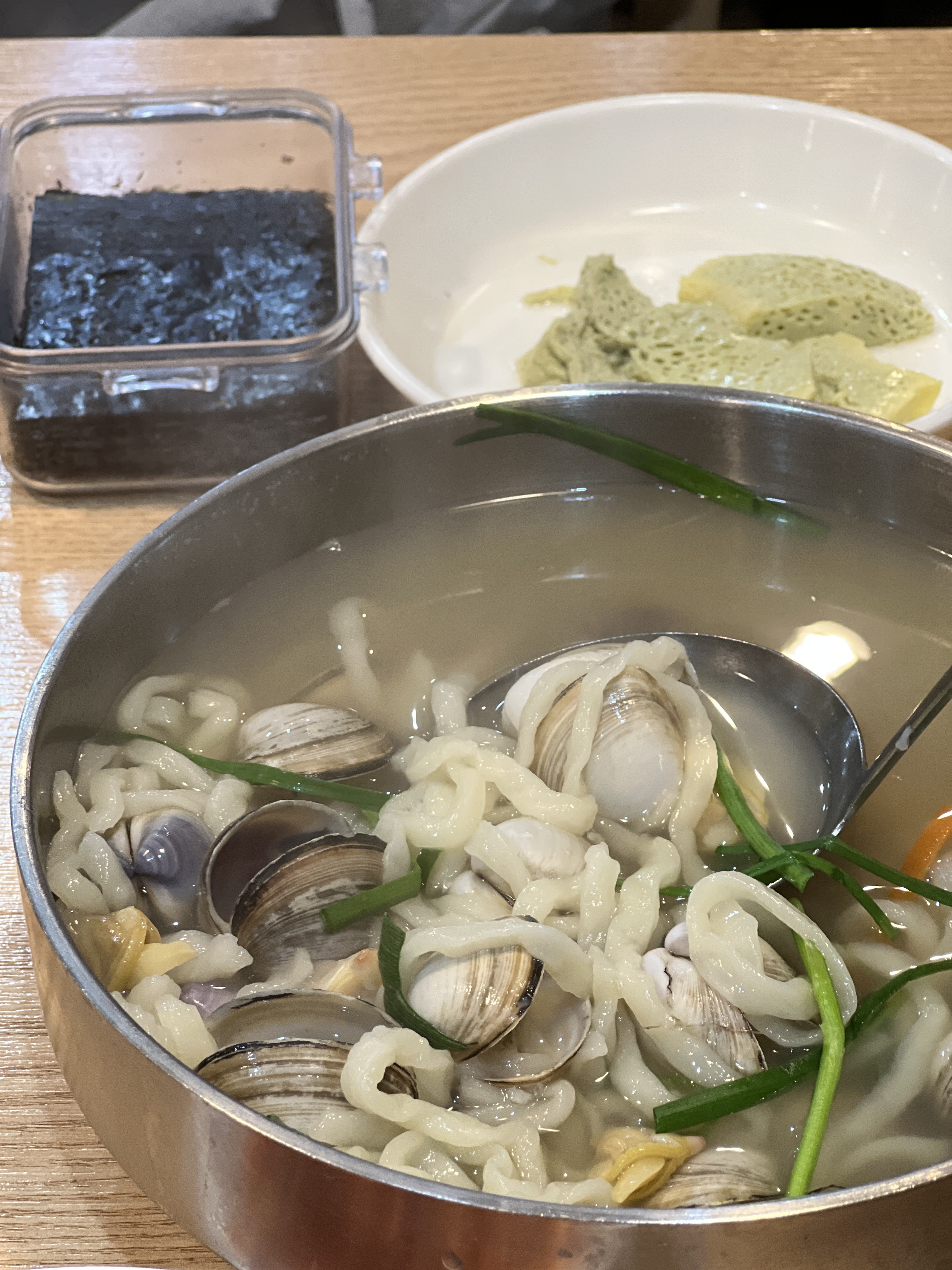 아무리 먹어봐도 잘 모르겠어요 - 대전 맛집 온천칼국수