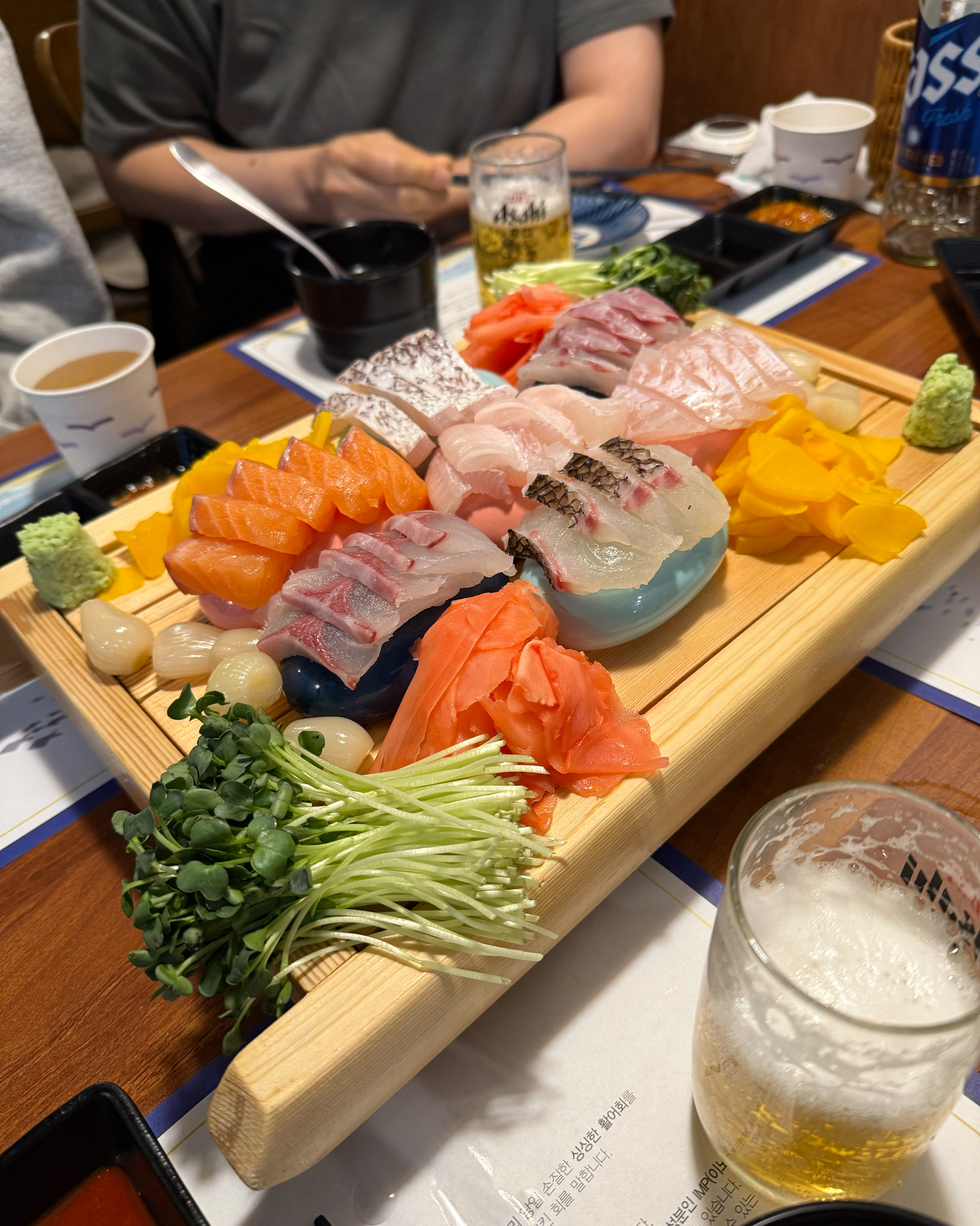 회가 정말 맛있습니다! 이가격에 무한리필이라니 남는게 있으실까 싶어요 직원들도 너무 친절하