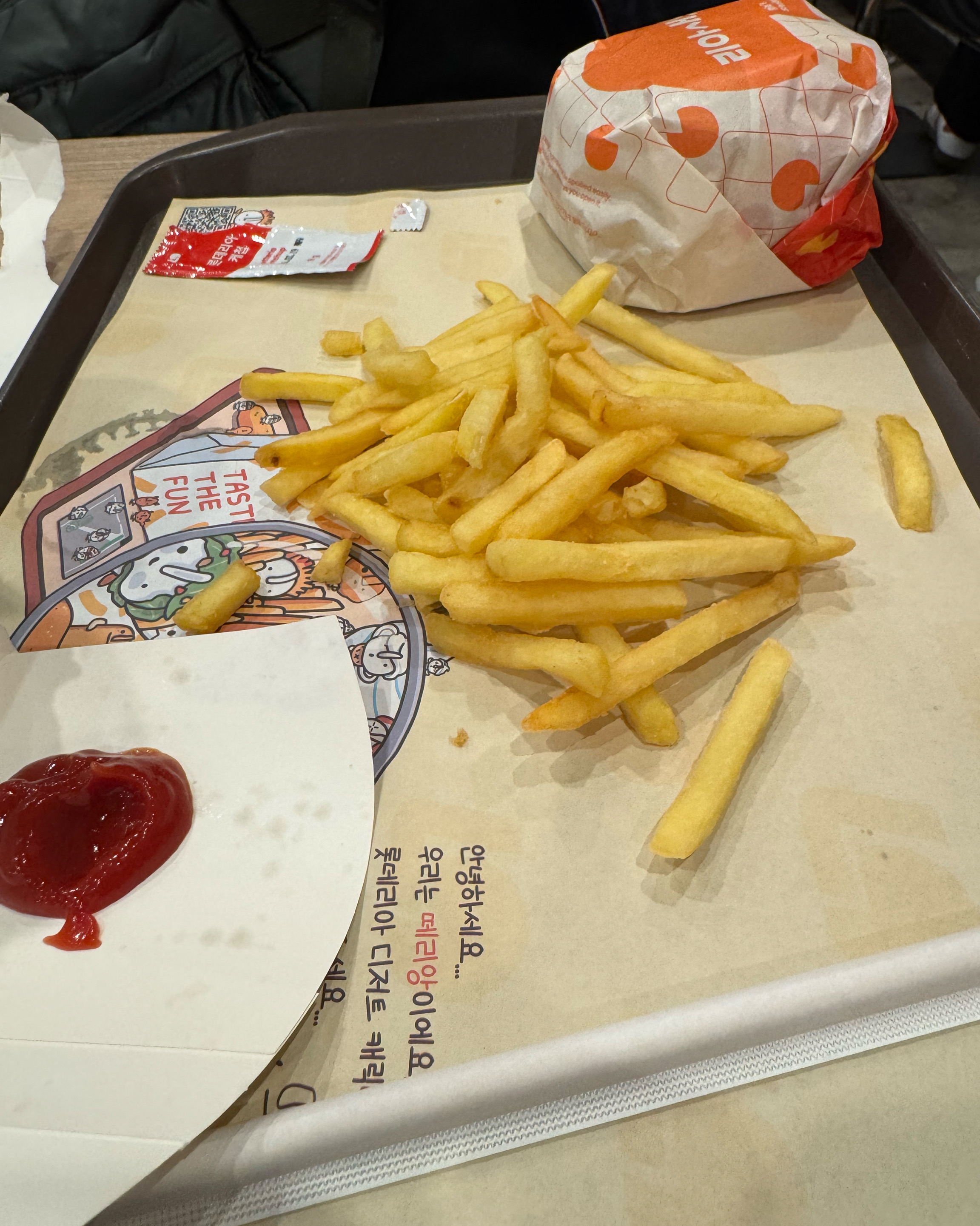 롯데리아  공항점  새우버거 맛있어요 - 제주 맛집 롯데리아 제주공항국내선탑승점