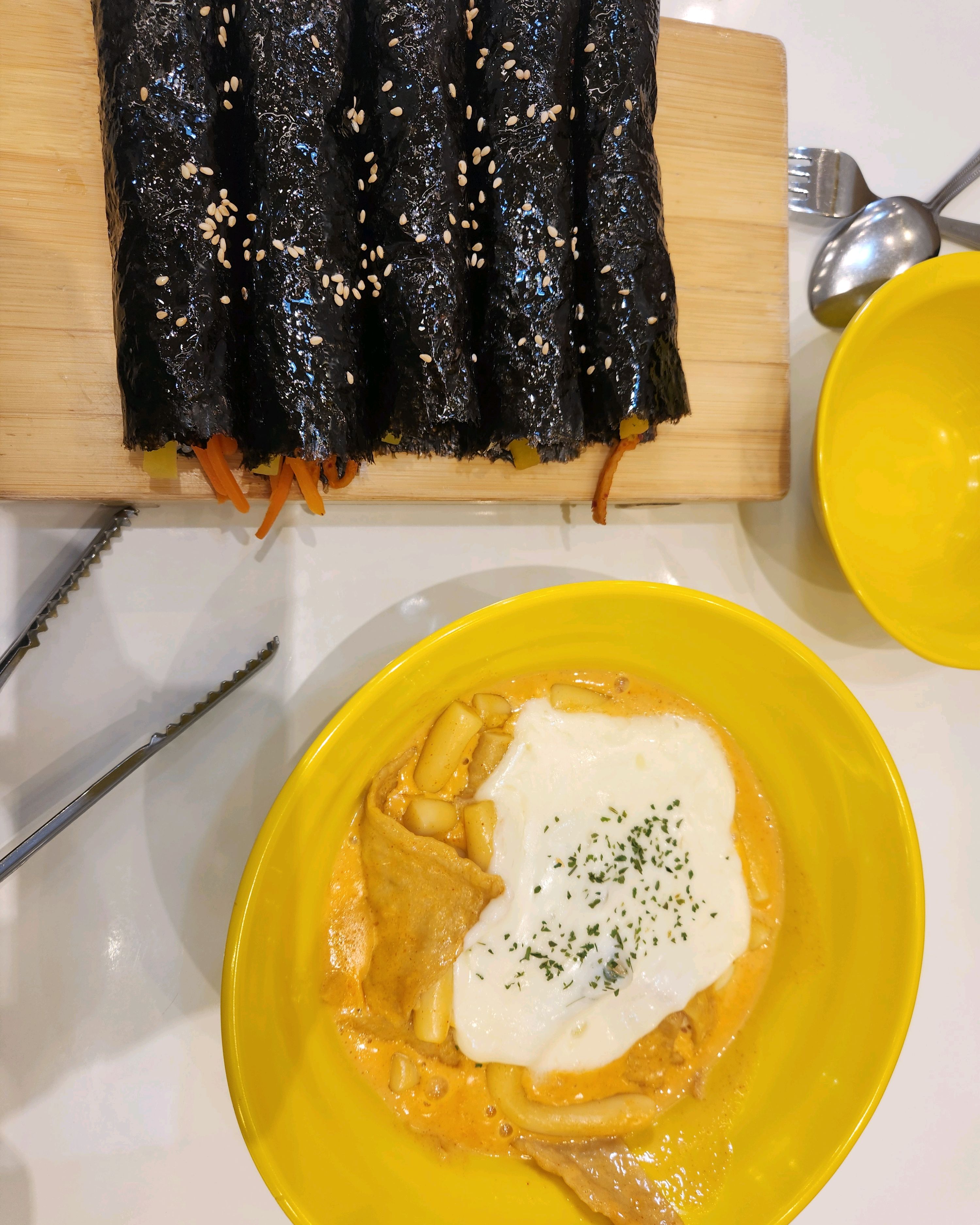 저는 매운어묵김밥, 아이는 또제 떡볶이 각자 메뉴선택해서 먹을 수 있어 간편하게 끼니를 해