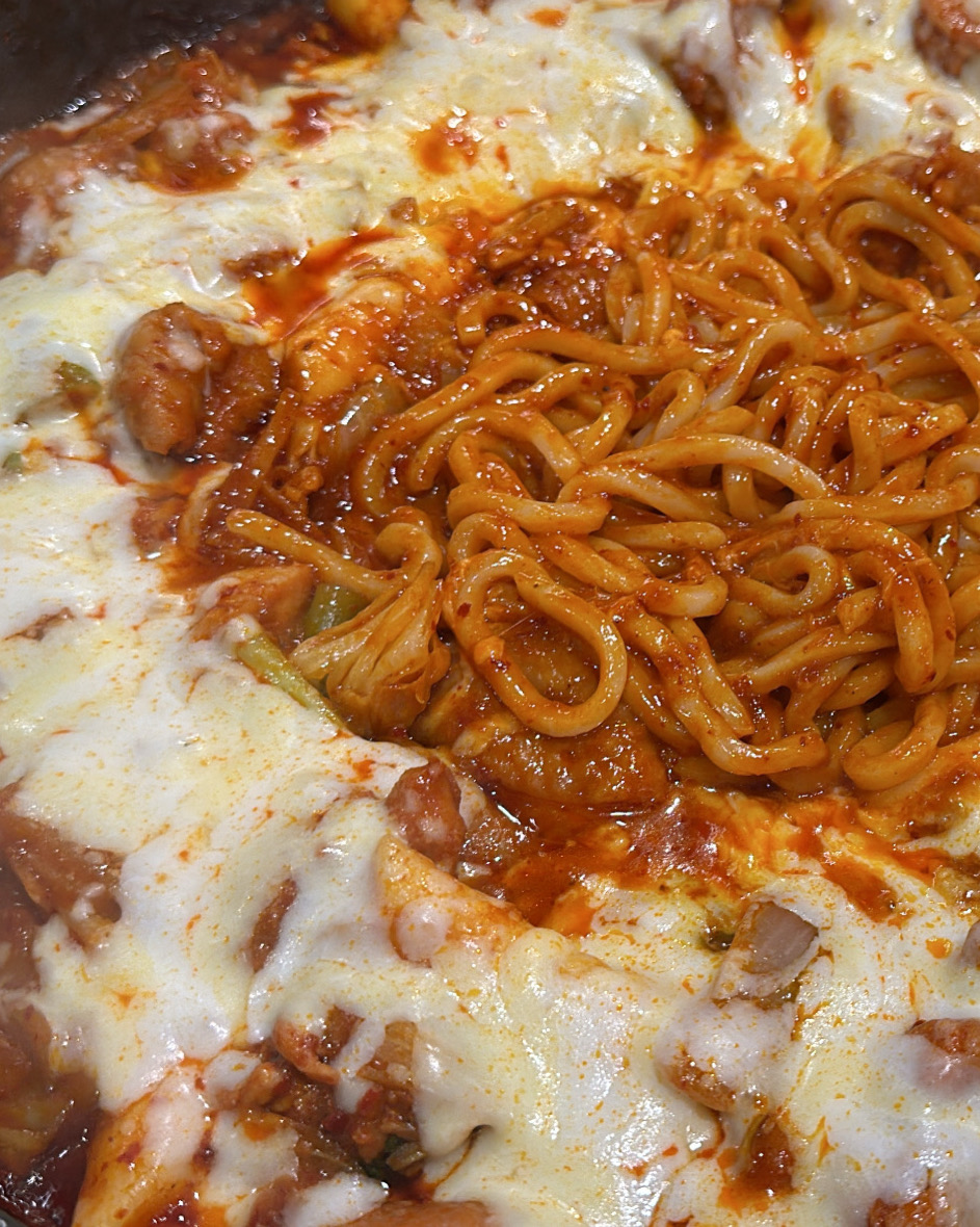 친구들이랑 정말 오랜만에 닭갈비 먹으러 왔어요. 어디로 갈까 하다가 새로 오픈했다고 해서