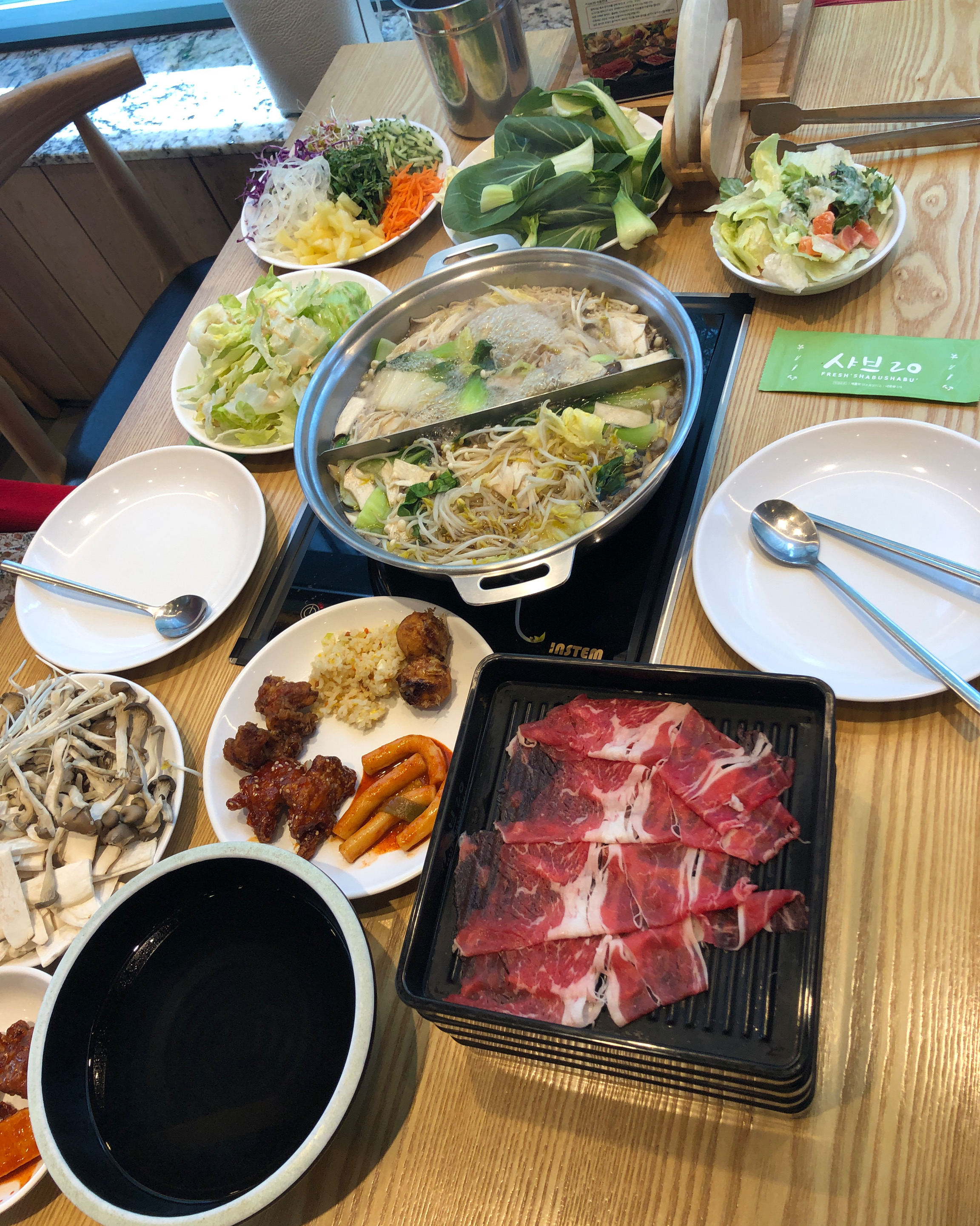 매장이 깔끔하고 재료도 신선해서 좋아요! 직원분들도 친절하십니다 - 부천시청역 맛집 샤브20 부천시청점