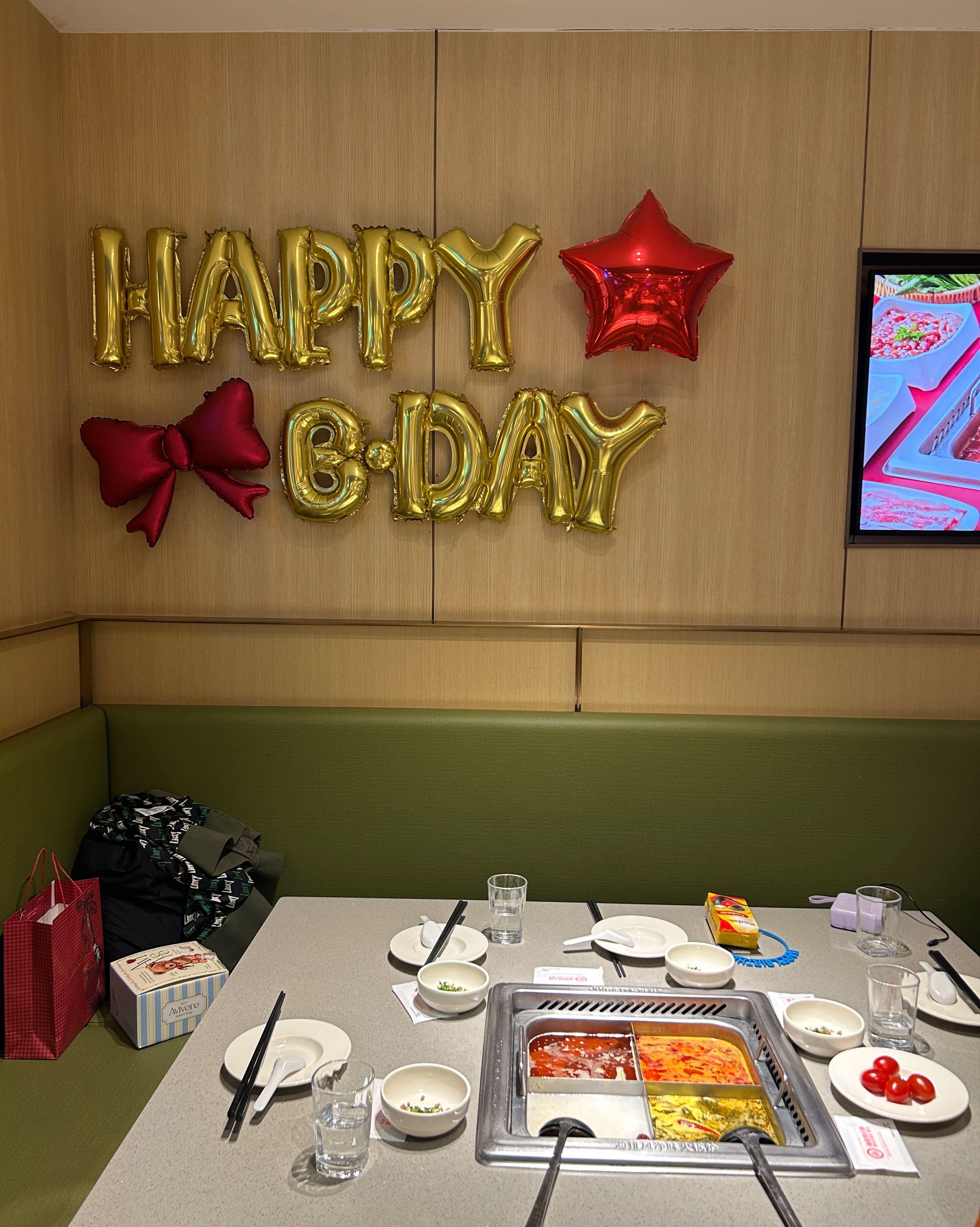 예약할 때 생일이라고 기재했더니 풍선 붙여진 좌석으로 안내해주셔서 덕분에 즐거운 생일파티했