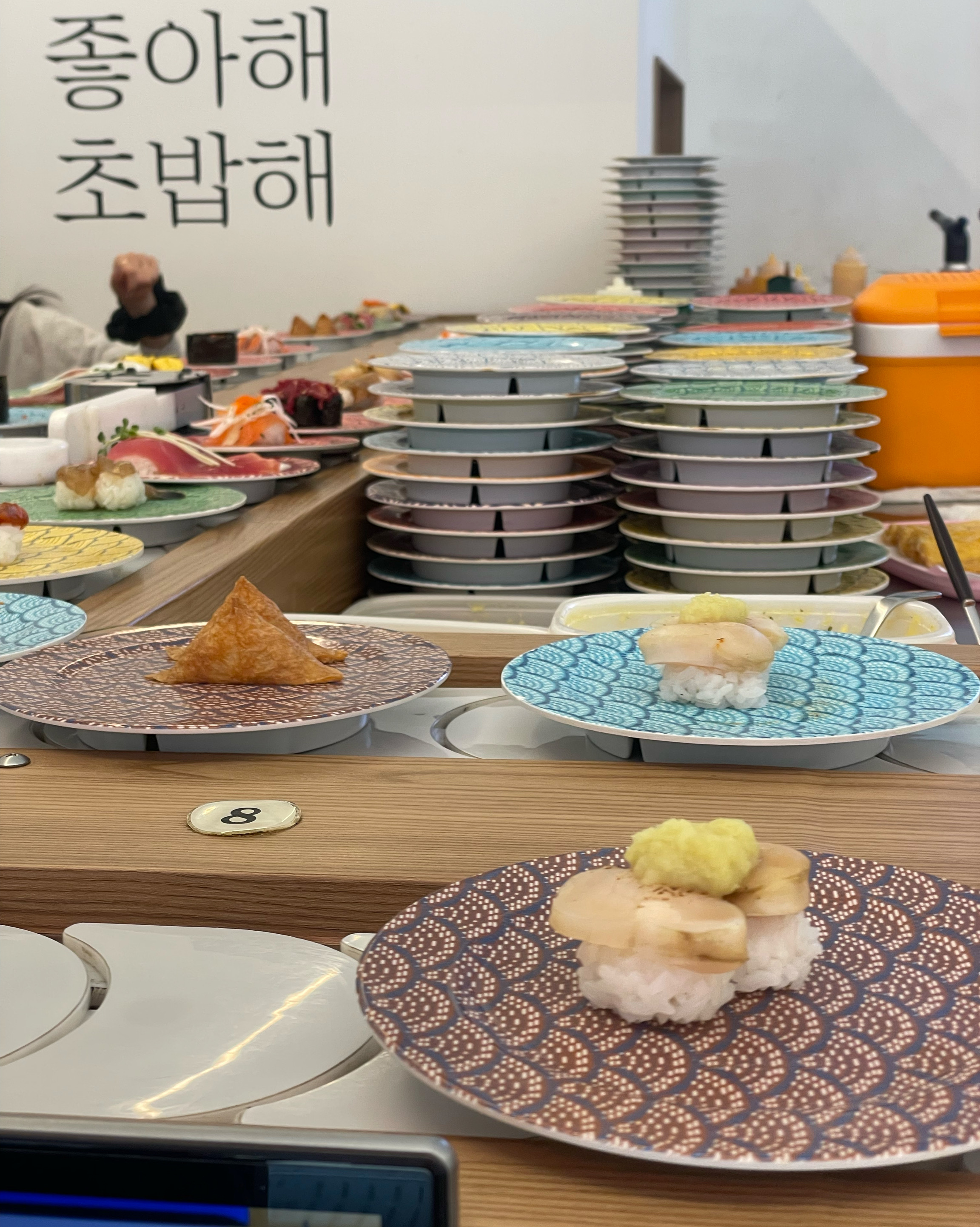 초밥 종류도 다양하고 하나하나 전부 맛있네요. 간단히 먹으러 왔다가 배부르게 먹고 갑니다 