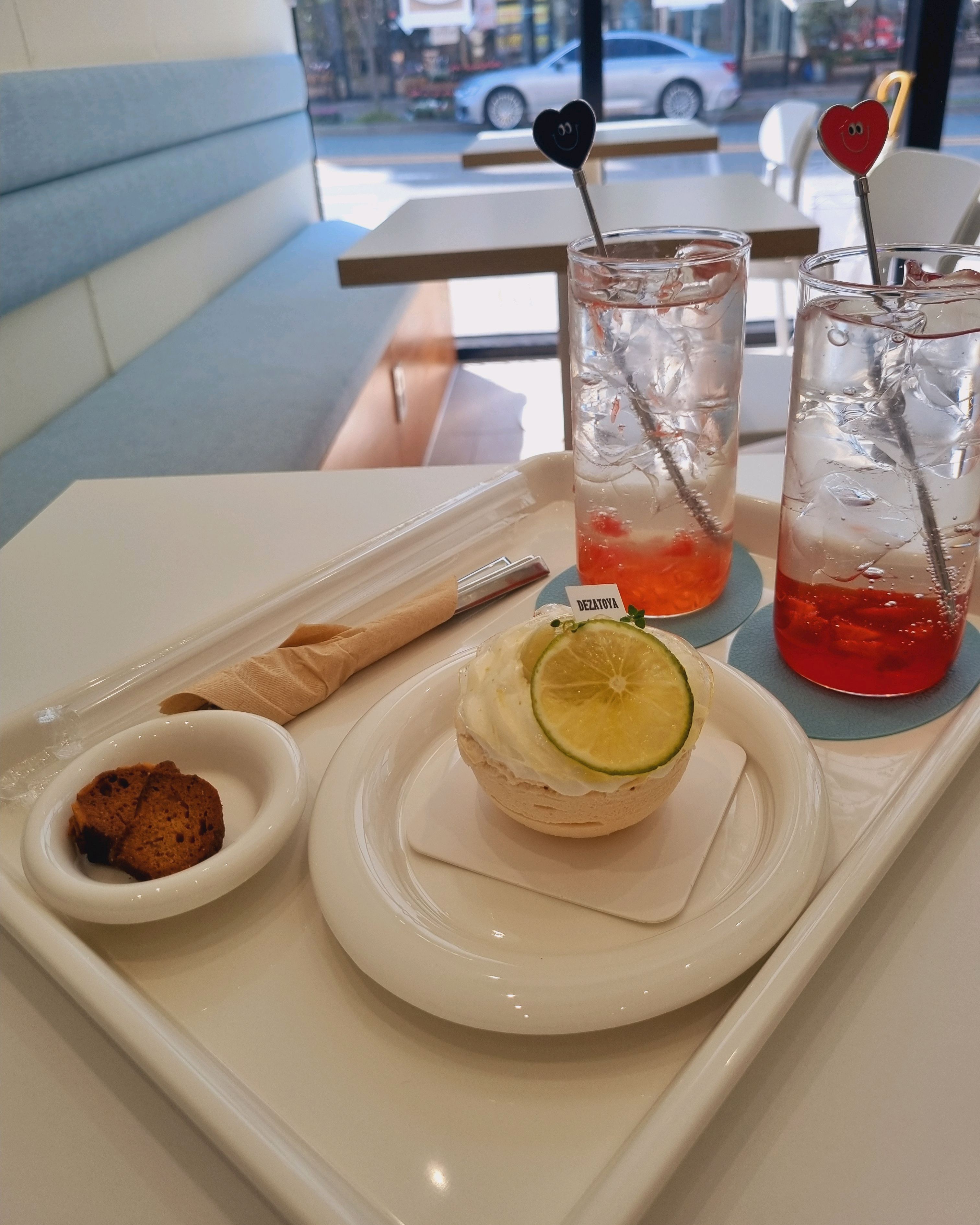 분위기가 너무 좋고 디저트가 너무 맛있네요. 디저트 장인이 만든 곳이라서 진짜 오시면 후회