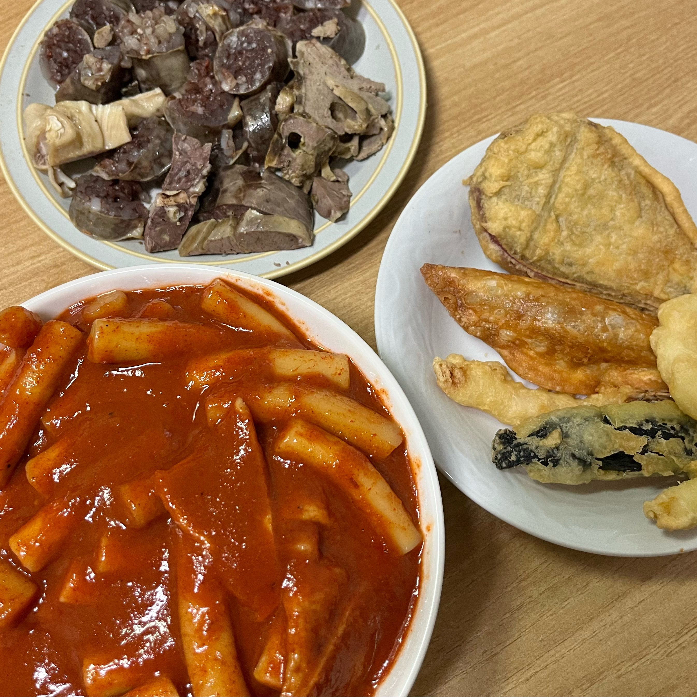 시장떡볶이 바로 그 맛.. 그저께 성남 유명한 떡볶이 먹었는데 너무 맛없어서 충격받고..