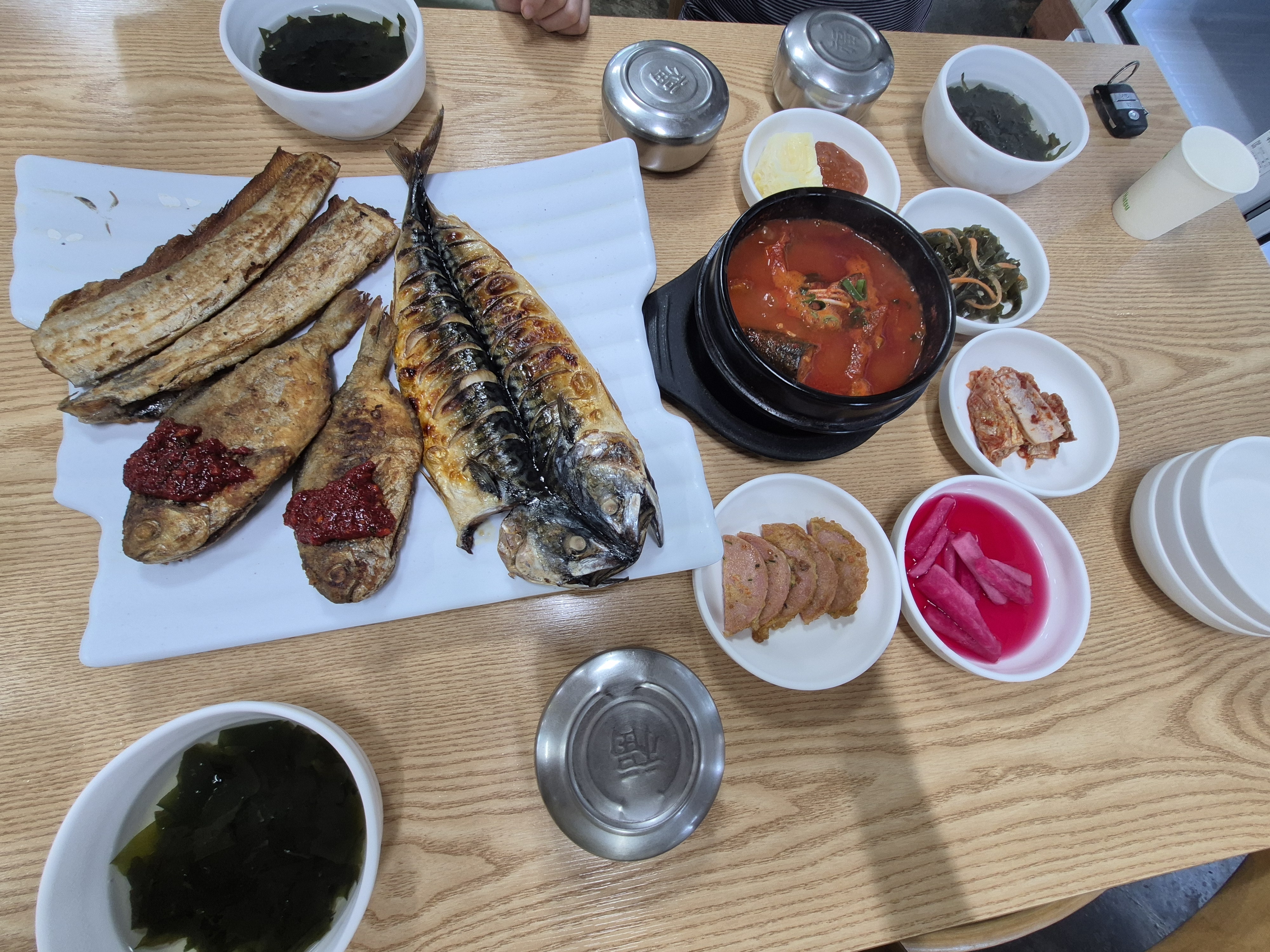 곶자왈도립공원 방문후 용머리 해안 보려고 식당을 찾던중 발견했어요. 용머이해안이랑 무지 가