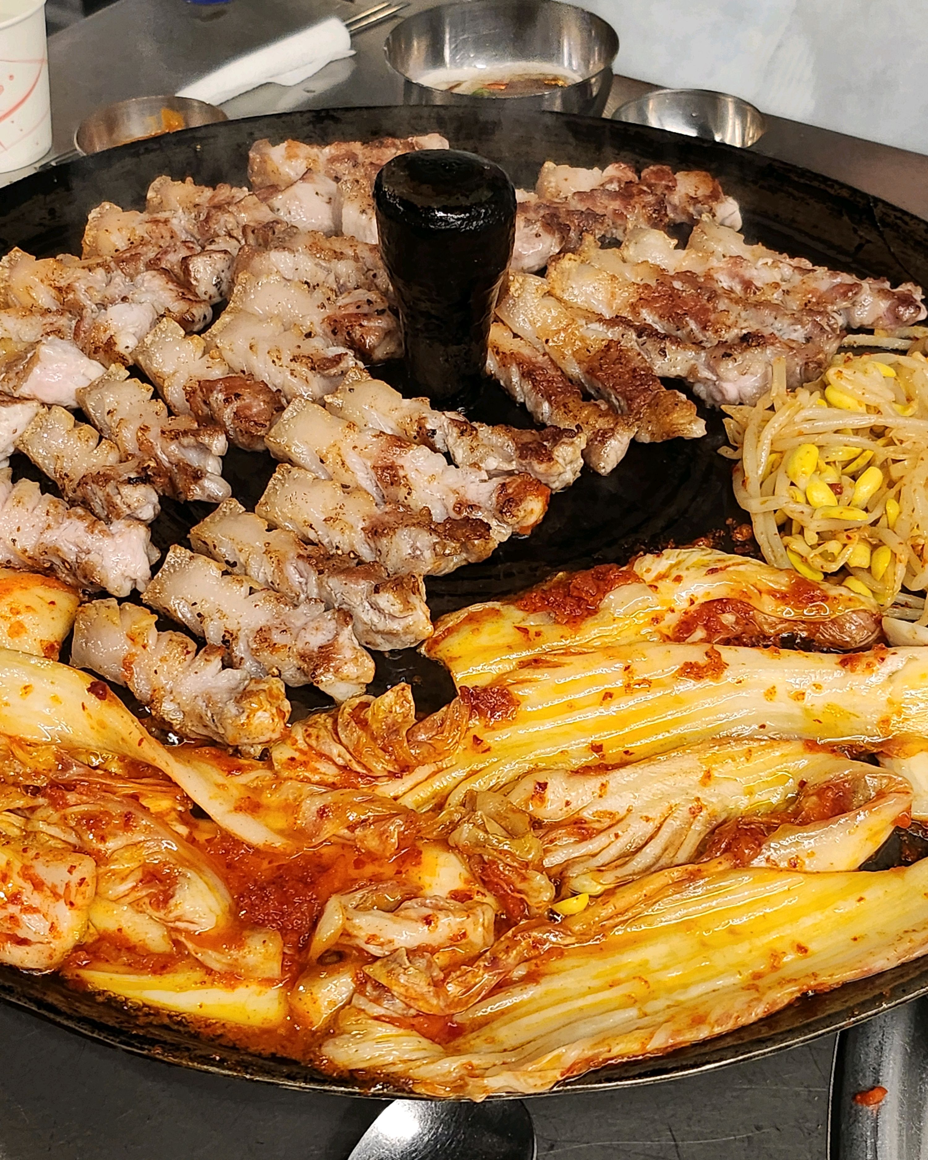 고기 질도 좋고 친구들이랑 오기 좋아요^^ 꼭 오시는거 추천드려욥^^ 정말 맛있습니당~ - 불당동 맛집 목구멍 신불당점