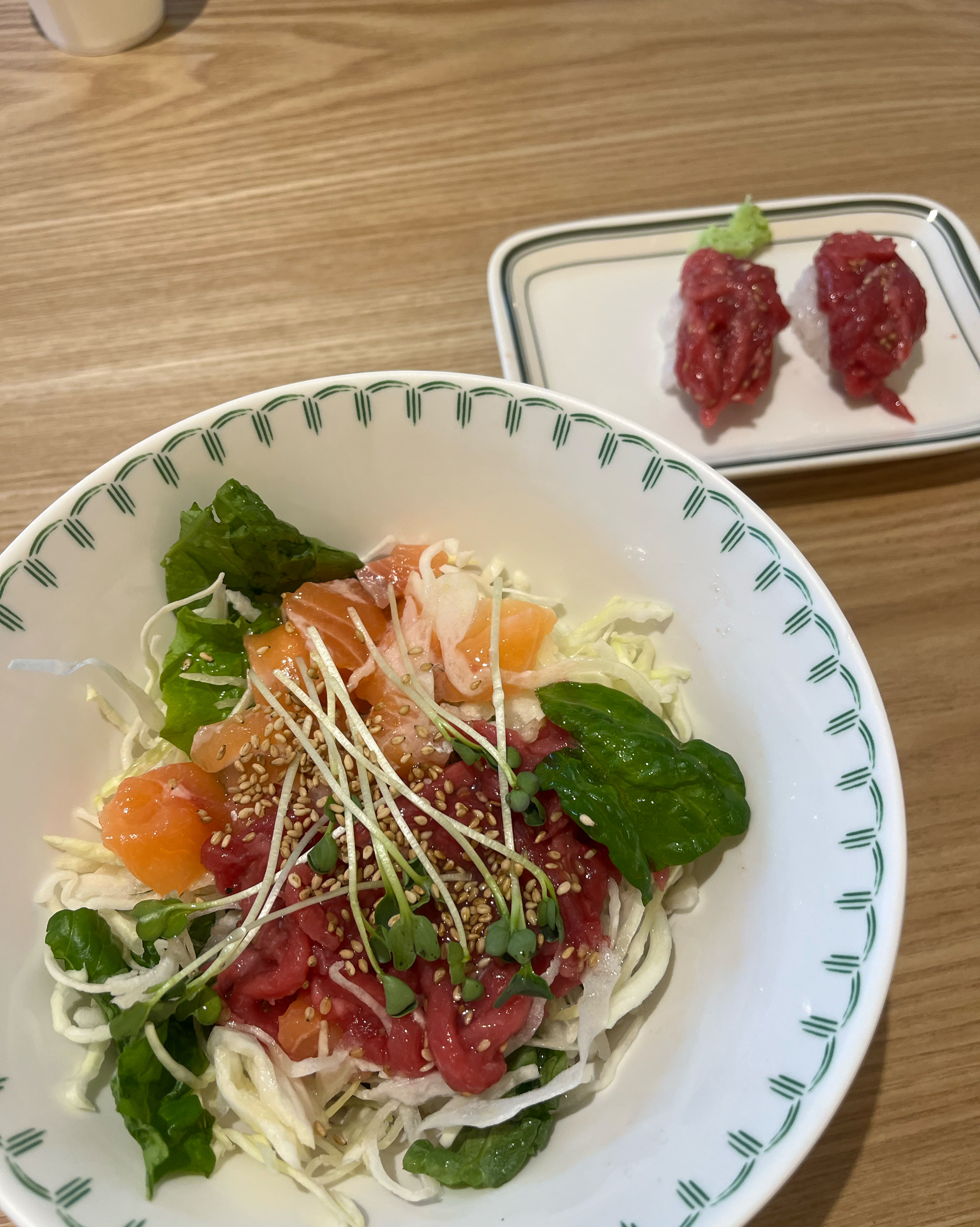 지나가다가 홀린듯이 들어왔는데 너무 마음에 - 불당동 맛집 육회바른연어 천안신불당시청점