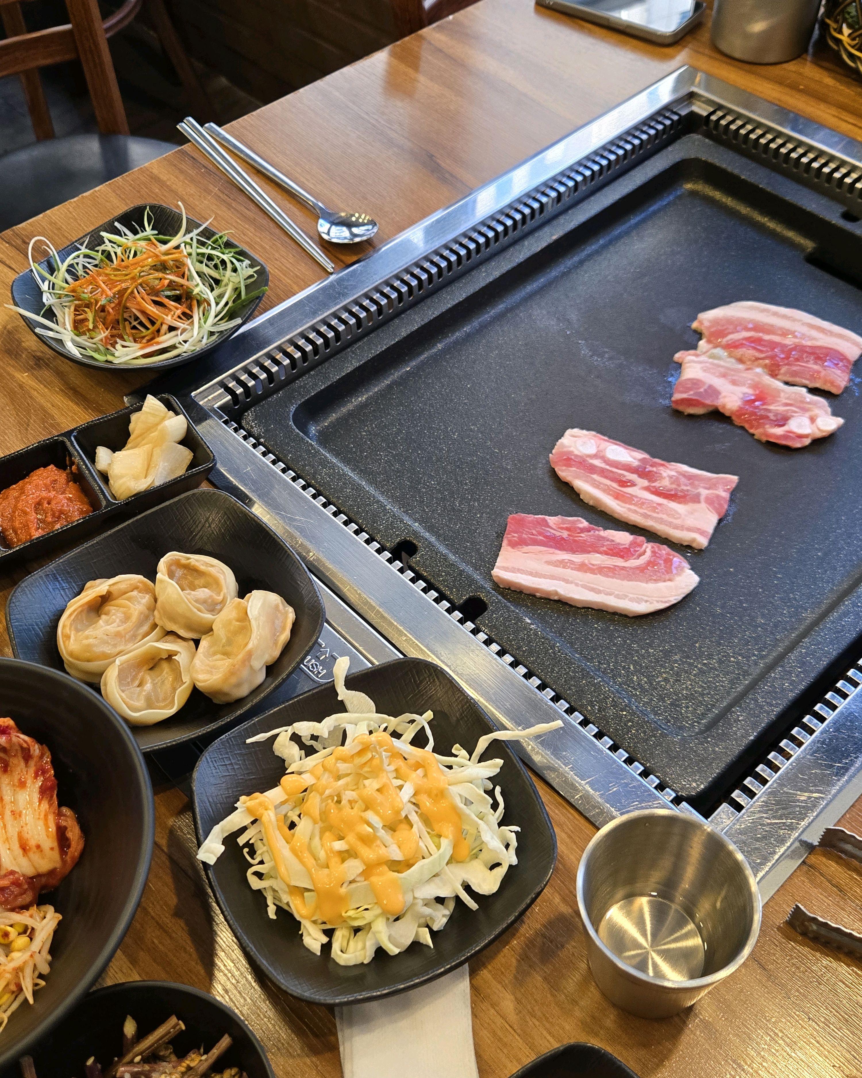 다른 지점보다 깨끗하고 다양한 음식들이 있어서 너무 좋았습니다. 직원분들도 너무 친절하셔서