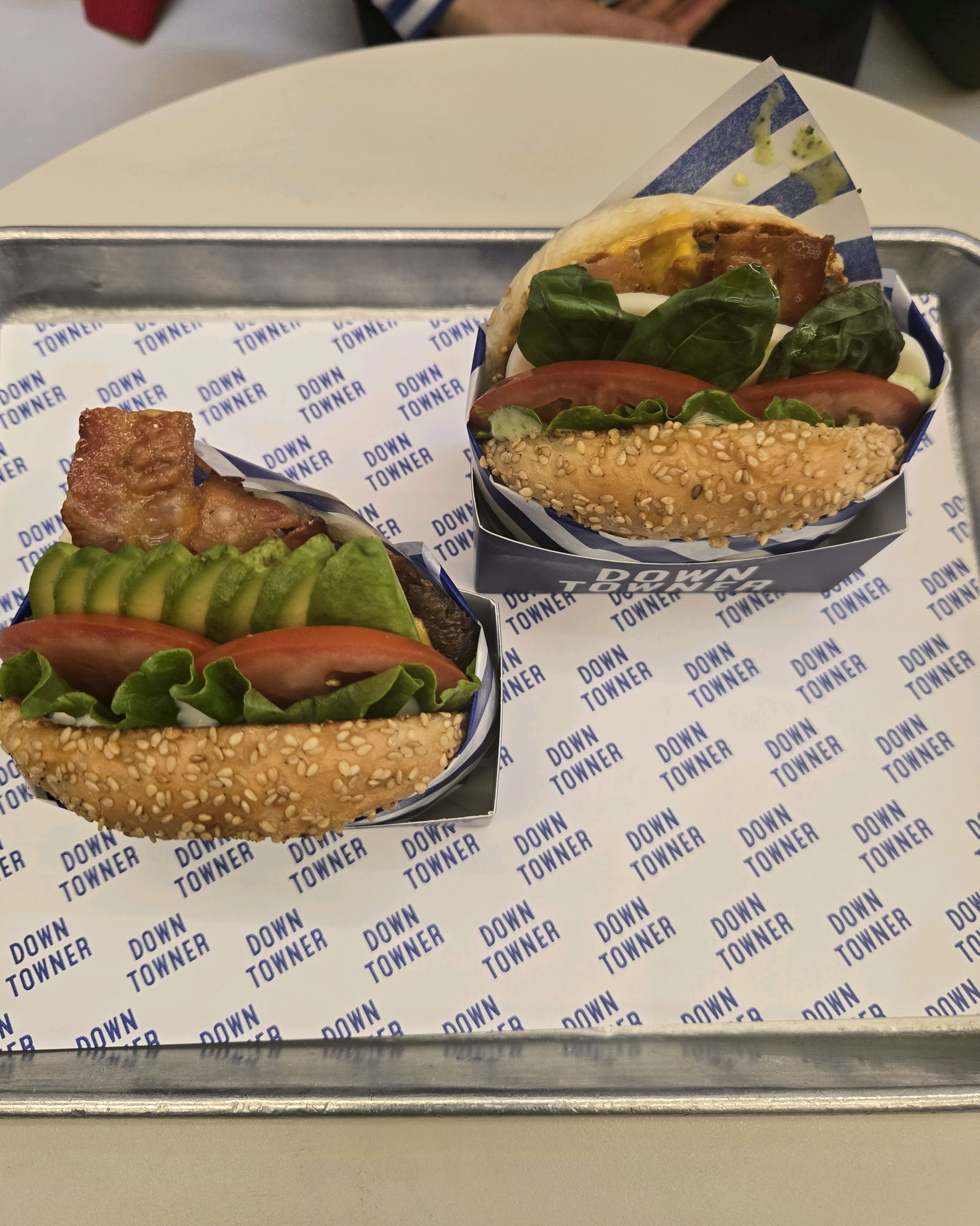 다운타우너 버거 푸짐하면서 간단하게 먹을수있어서 좋고 다른 버거집과 다른 차별된 메뉴가 있