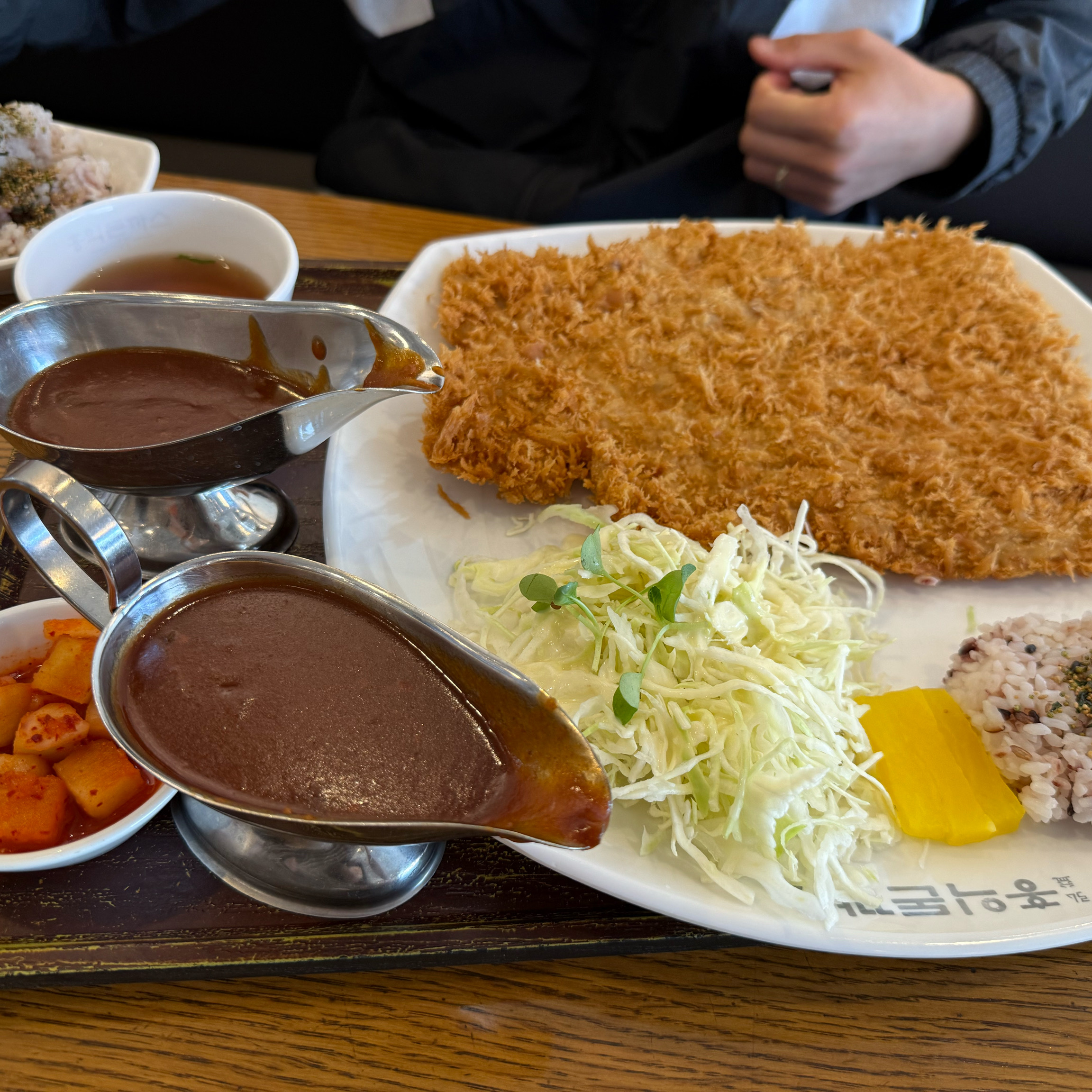 돈까스 생각나면 항상 오고있어요 - 부산 대연동 맛집 홍익돈까스 부산대연점