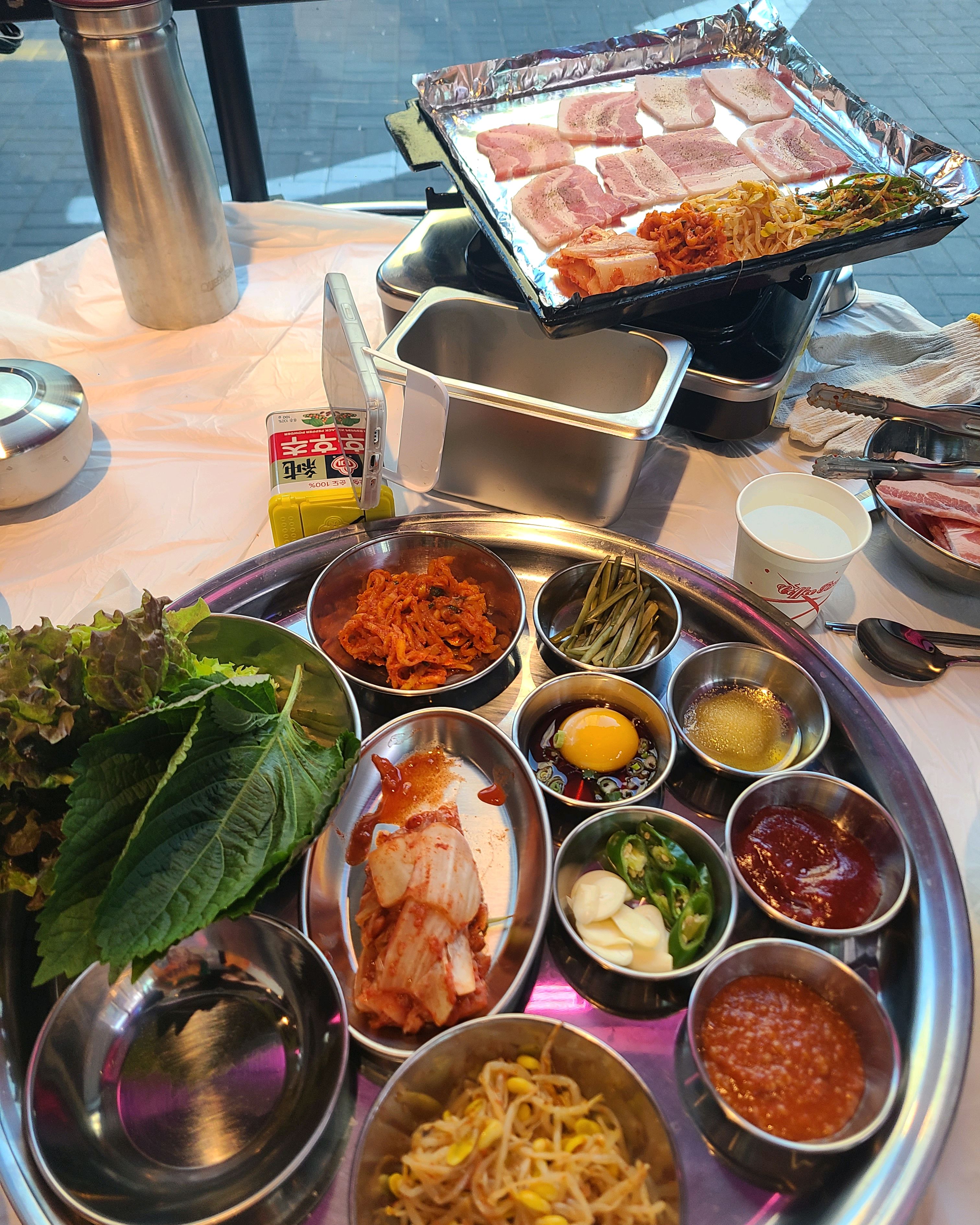 매장에 너무 깨끗하고 고기도 정말 맛있어요! - 천호동 맛집 은쟁반 냉삼