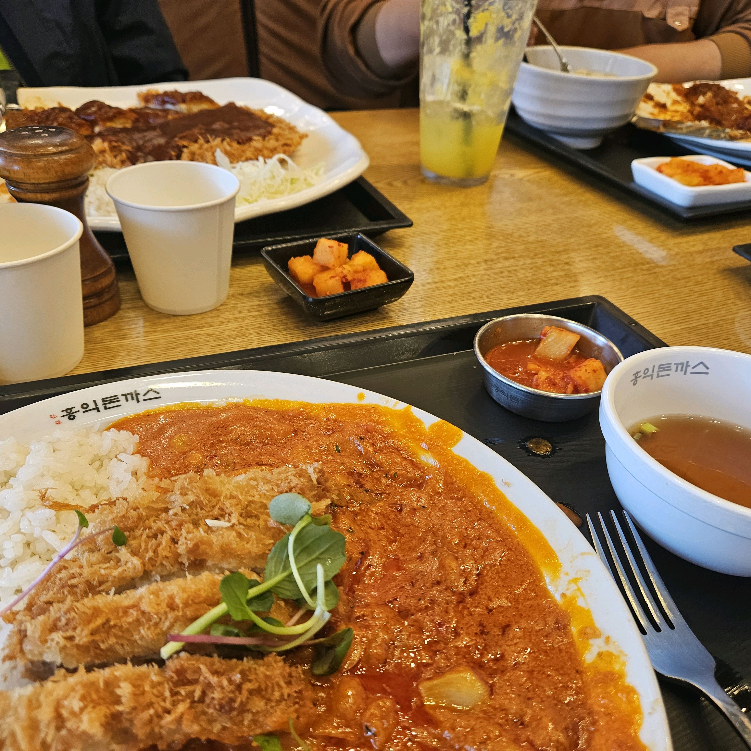 직원분들이 친절하고 음식이 맛있어요! - 온양온천 맛집 홍익돈까스 온양온천점