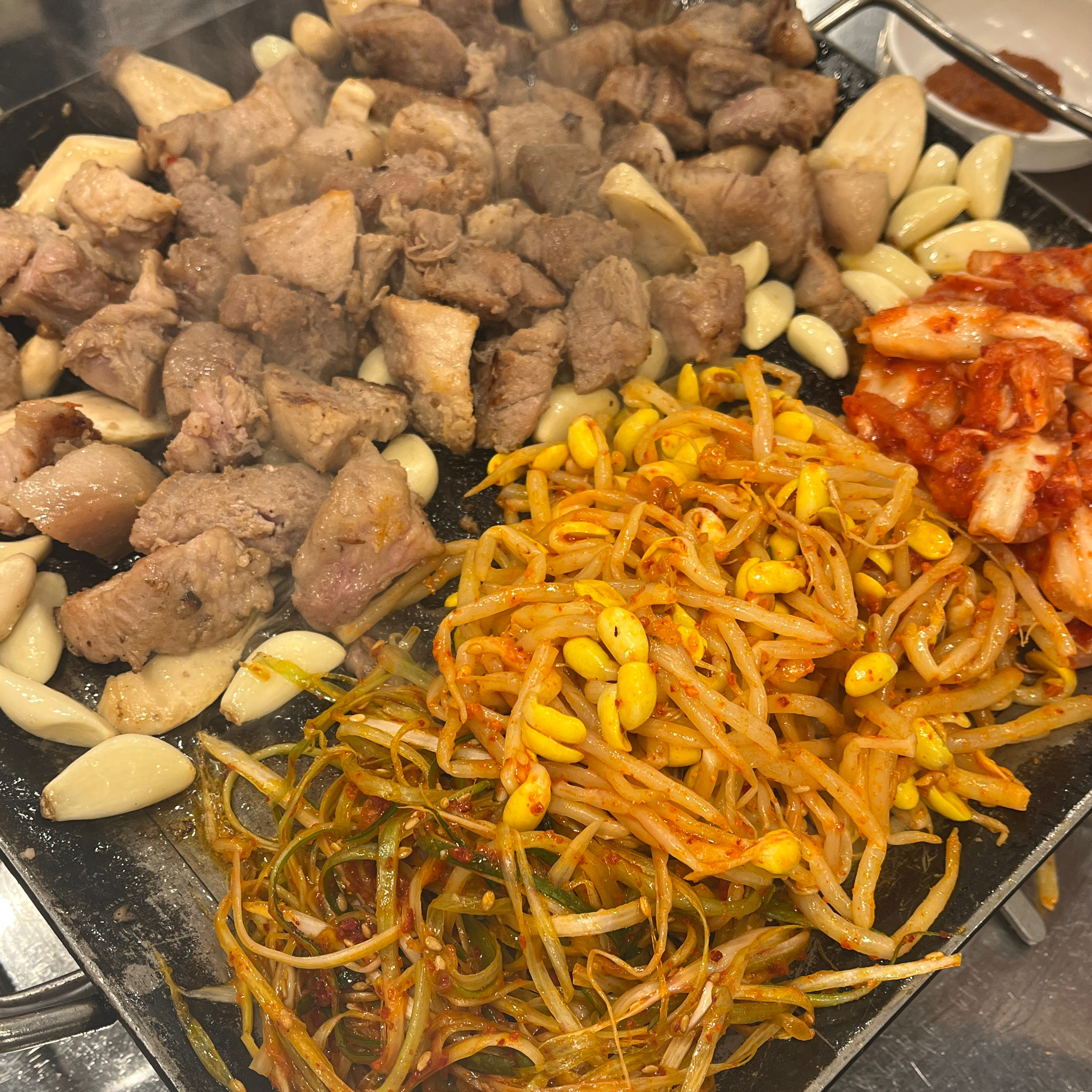 푸짐하고 가격도 착한 가성비 고깃집이에요! - 불당동 맛집 평화김해뒷고기 천안불당점