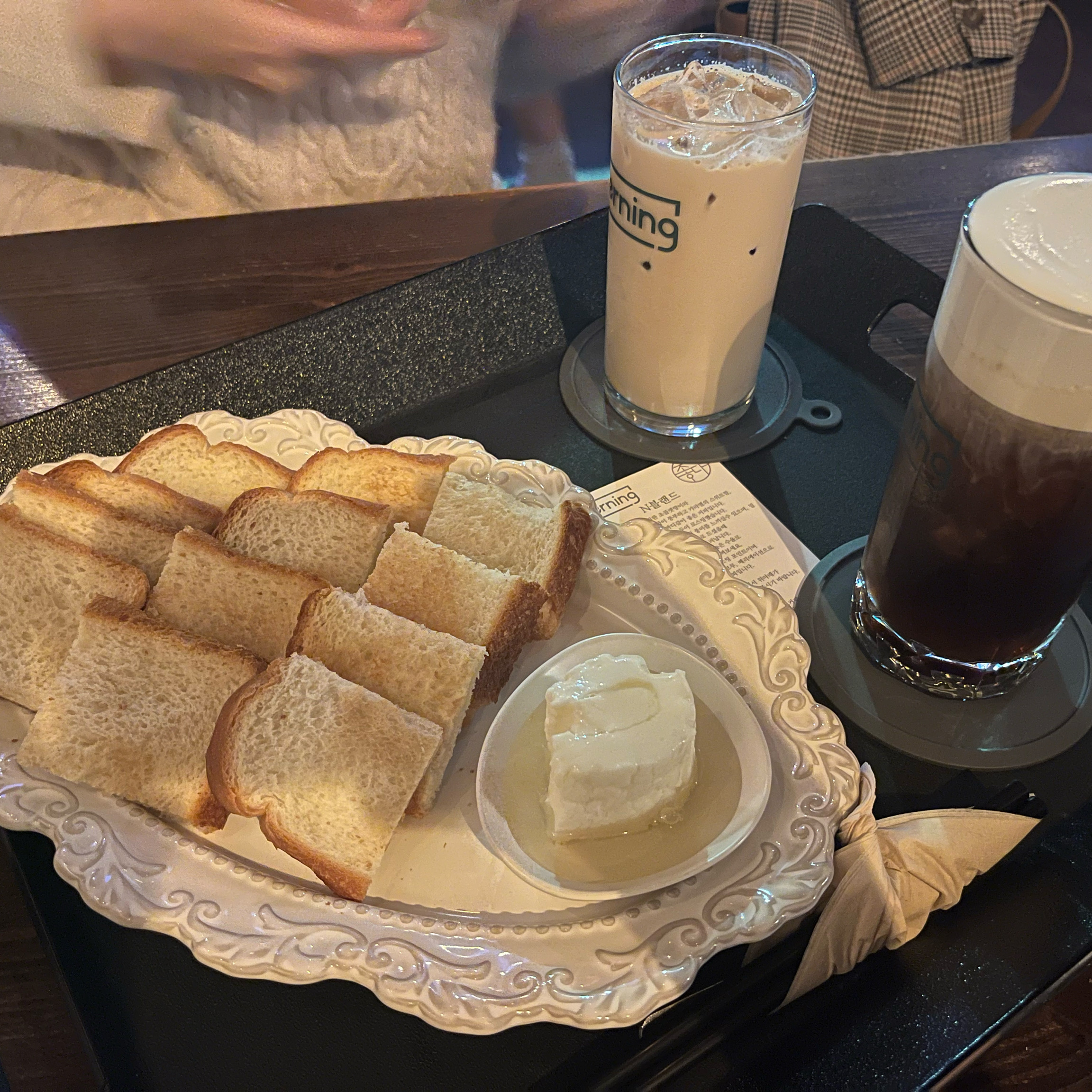 지나가다가 새로 발견한 카페 🤩 - 대전 맛집 커닝