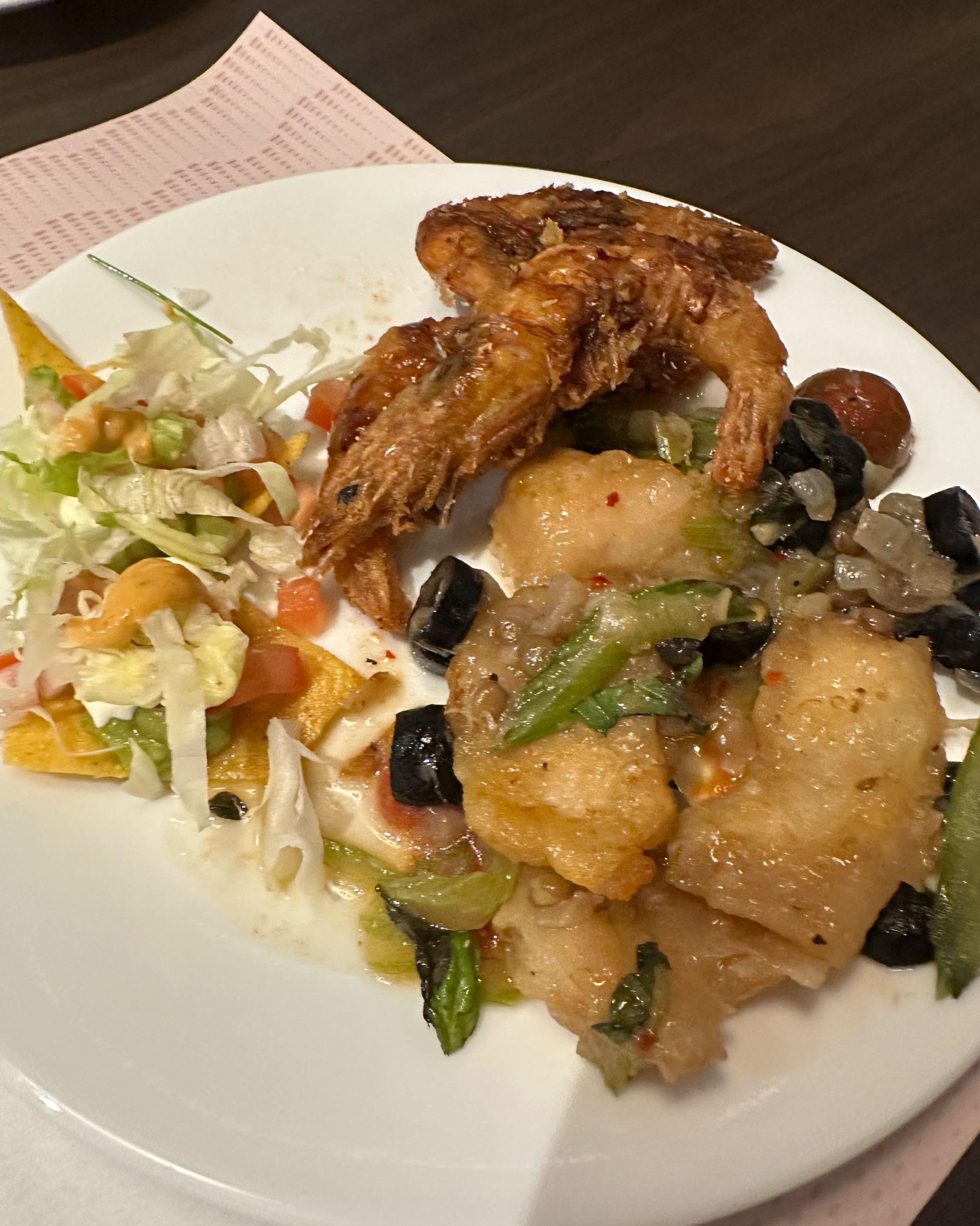 신규 오픈점이라 매장이 쾌적합니다 / 음식도 맛있구요 / 직원 분들 모두 친절하시구요 /