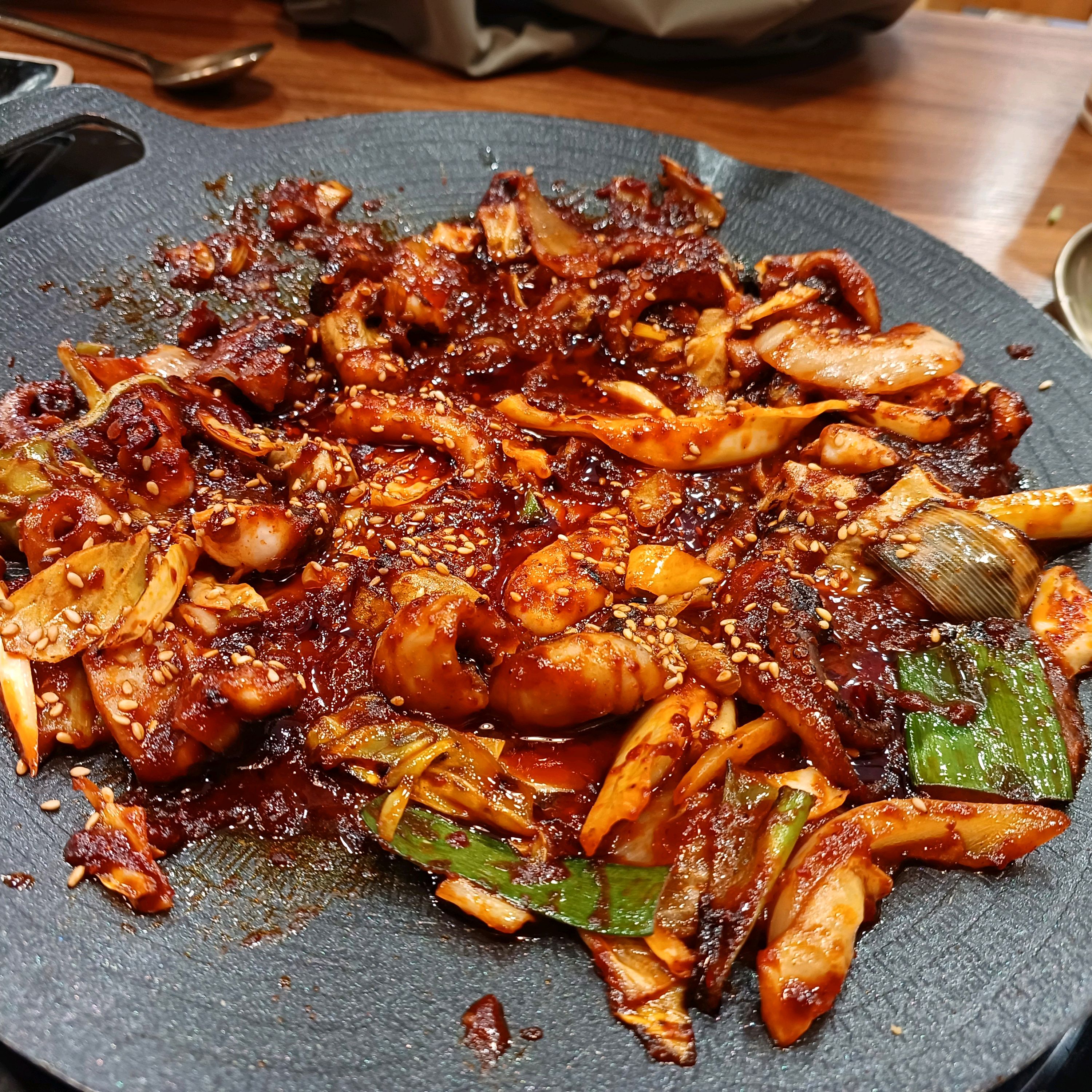 쭈꾸미 볶음 맛있고요 야채도 신선해서 좋았습니다. 셀프 바 야채 넉넉하게 먹어서 너무 좋네
