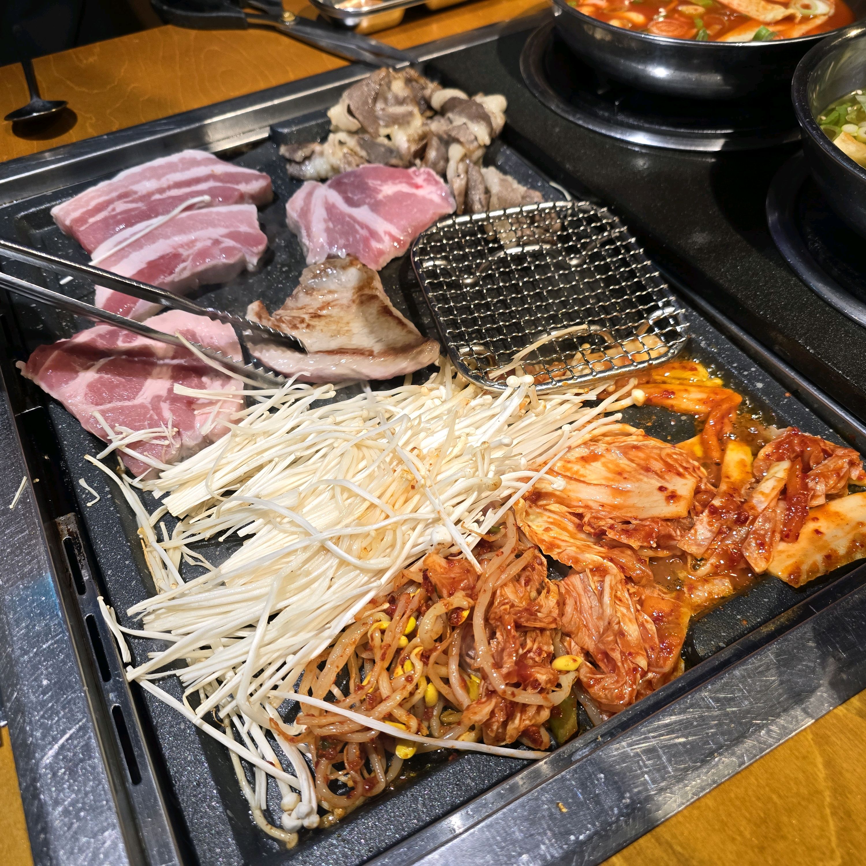 가성비 좋은 가격에 푸짐하고 다양한 고기들을 맛있게 즐길 수 있어서 좋아요^^ 단골집♡ - 대구 맛집 포크팬