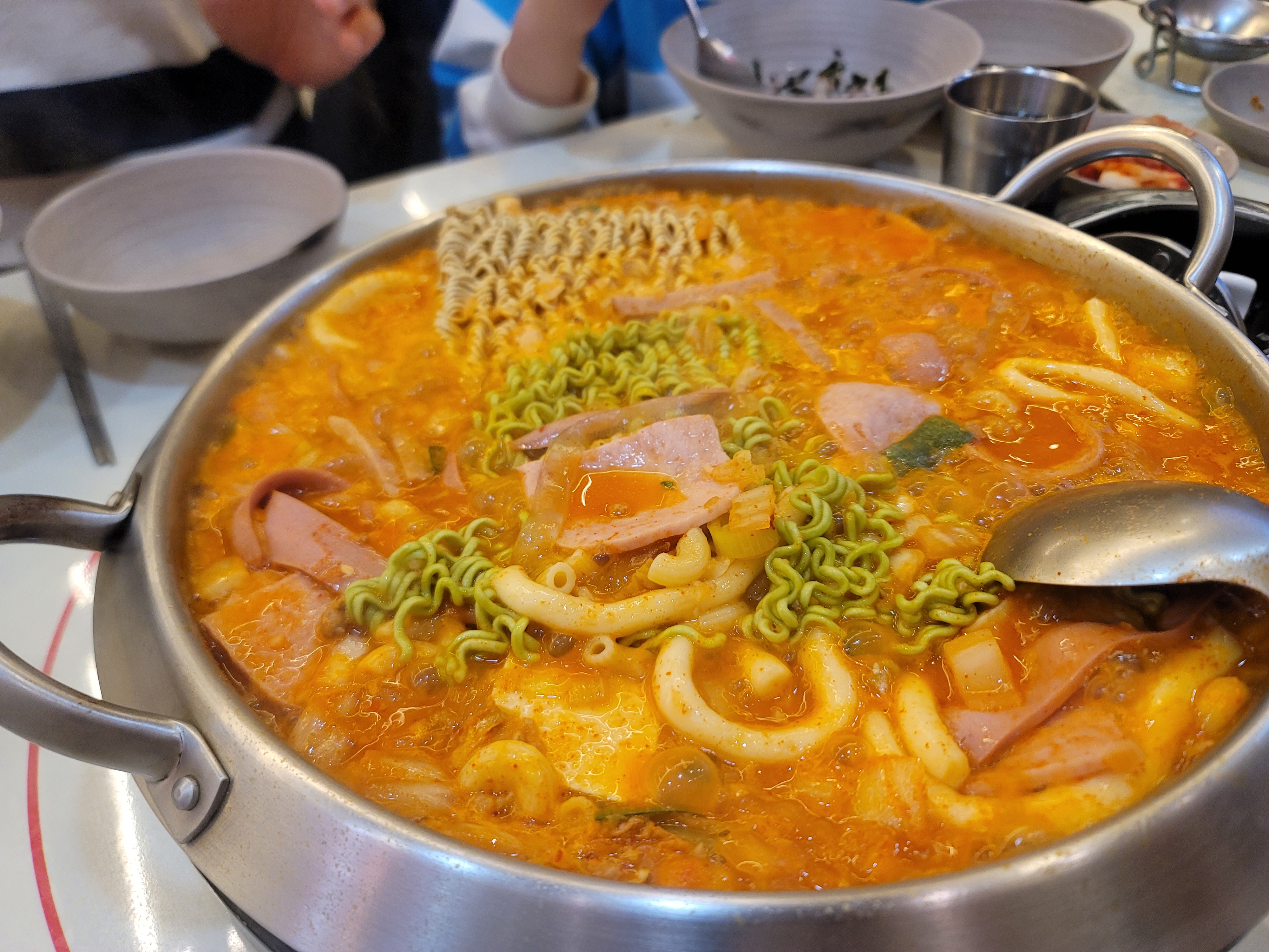 초등 아이들과 함께 저녁 식사 장소로 방문했는데 - 불당동 맛집 킹콩부대찌개 신불당점