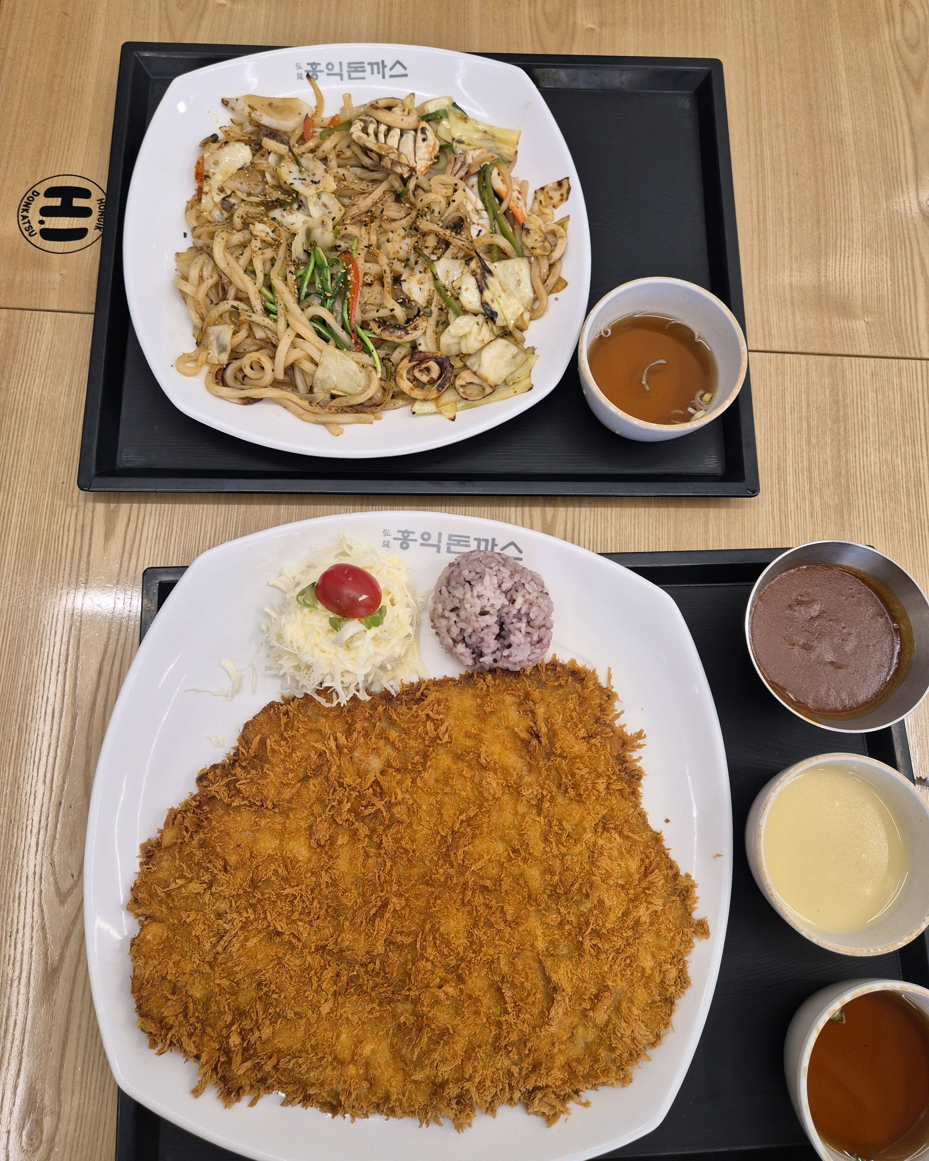 돈까스랑 해물볶음우동 먹었어요 - 경주월드 근처 맛집 홍익돈까스 경주점