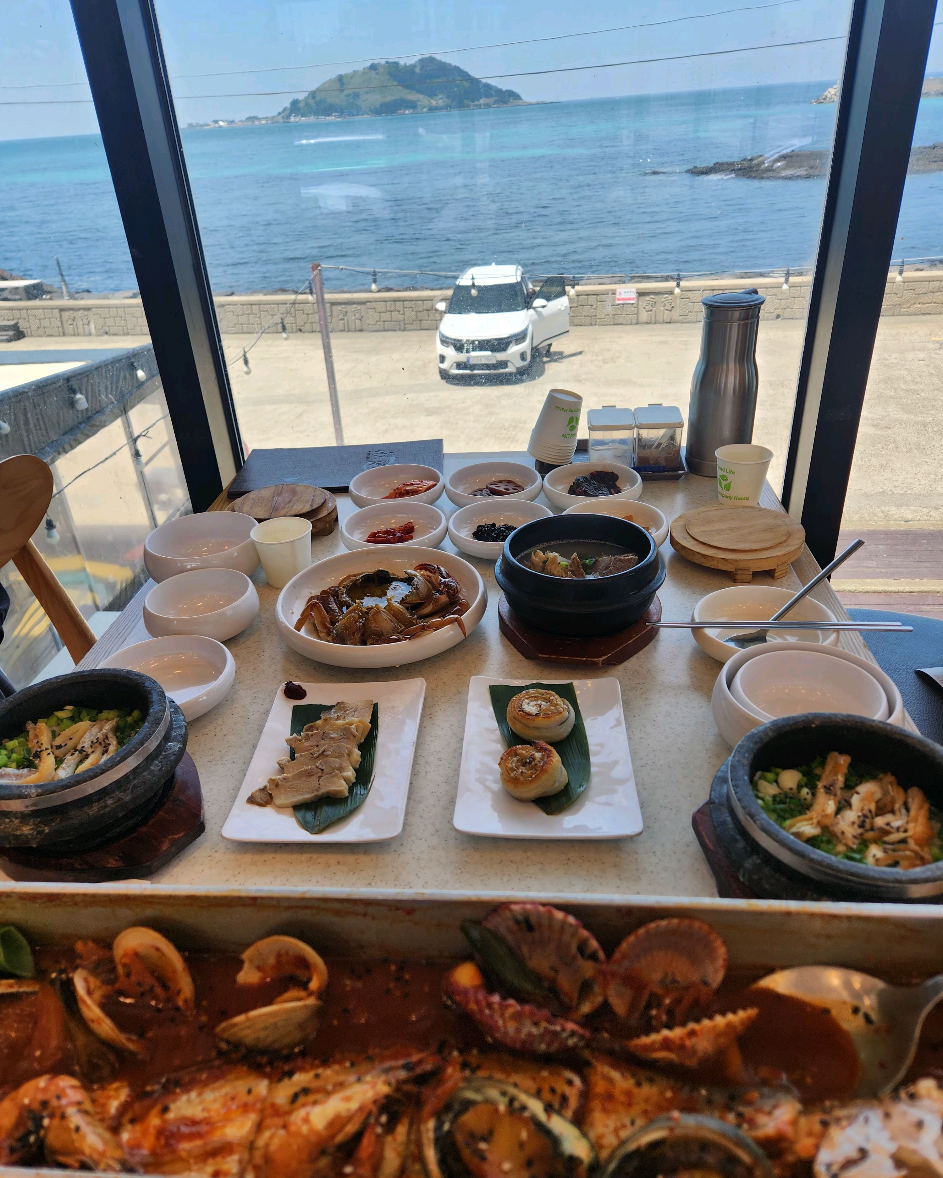 비양도 나오면서 갈치조림 먹고싶어서 왔는데 매장도 넓고 비양도도 보이는 멋진뷰가 있는 맛