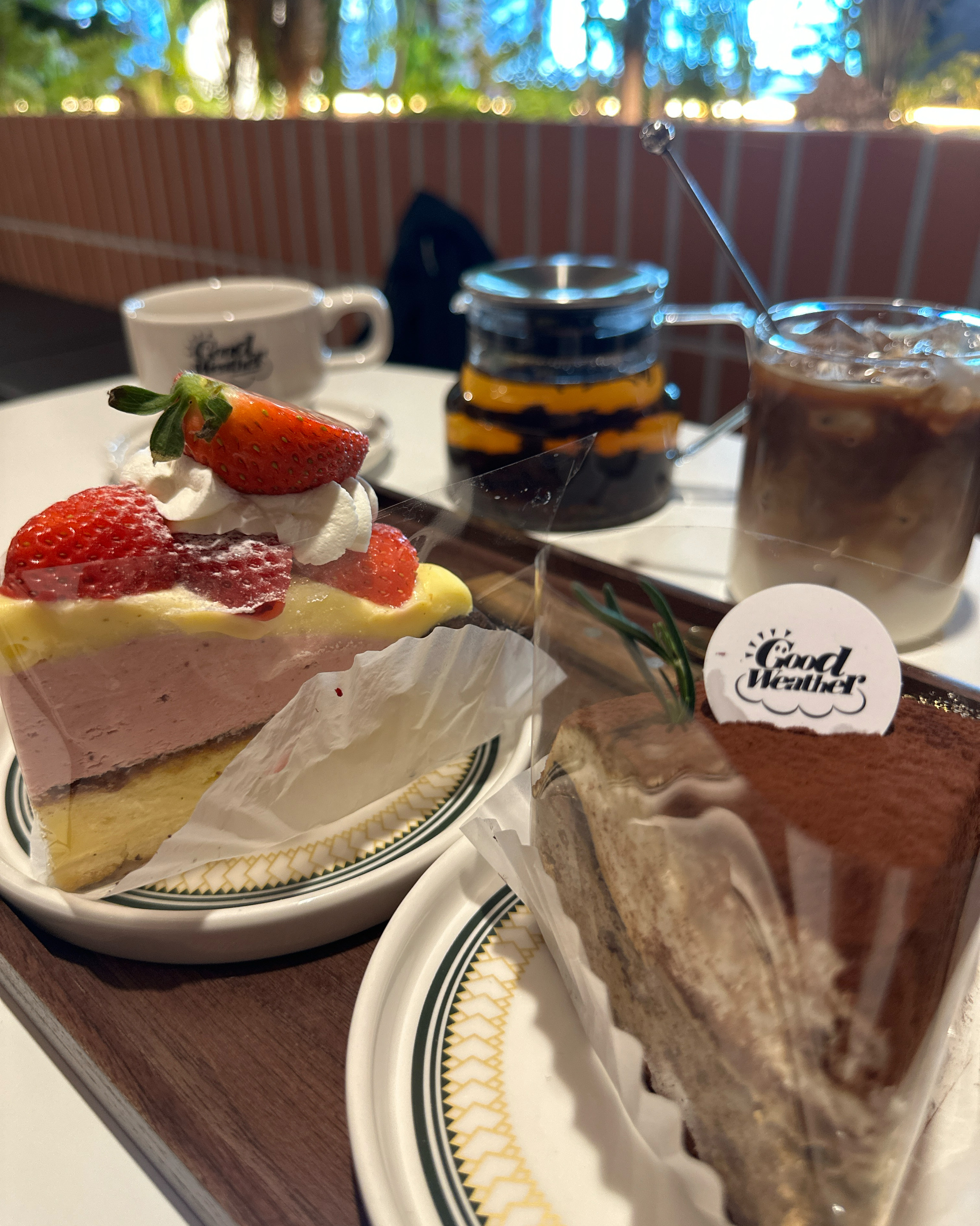 디저트가 종류가 많아서 바로 선택한 카페. - 안양 맛집 카페굿웨더 범계