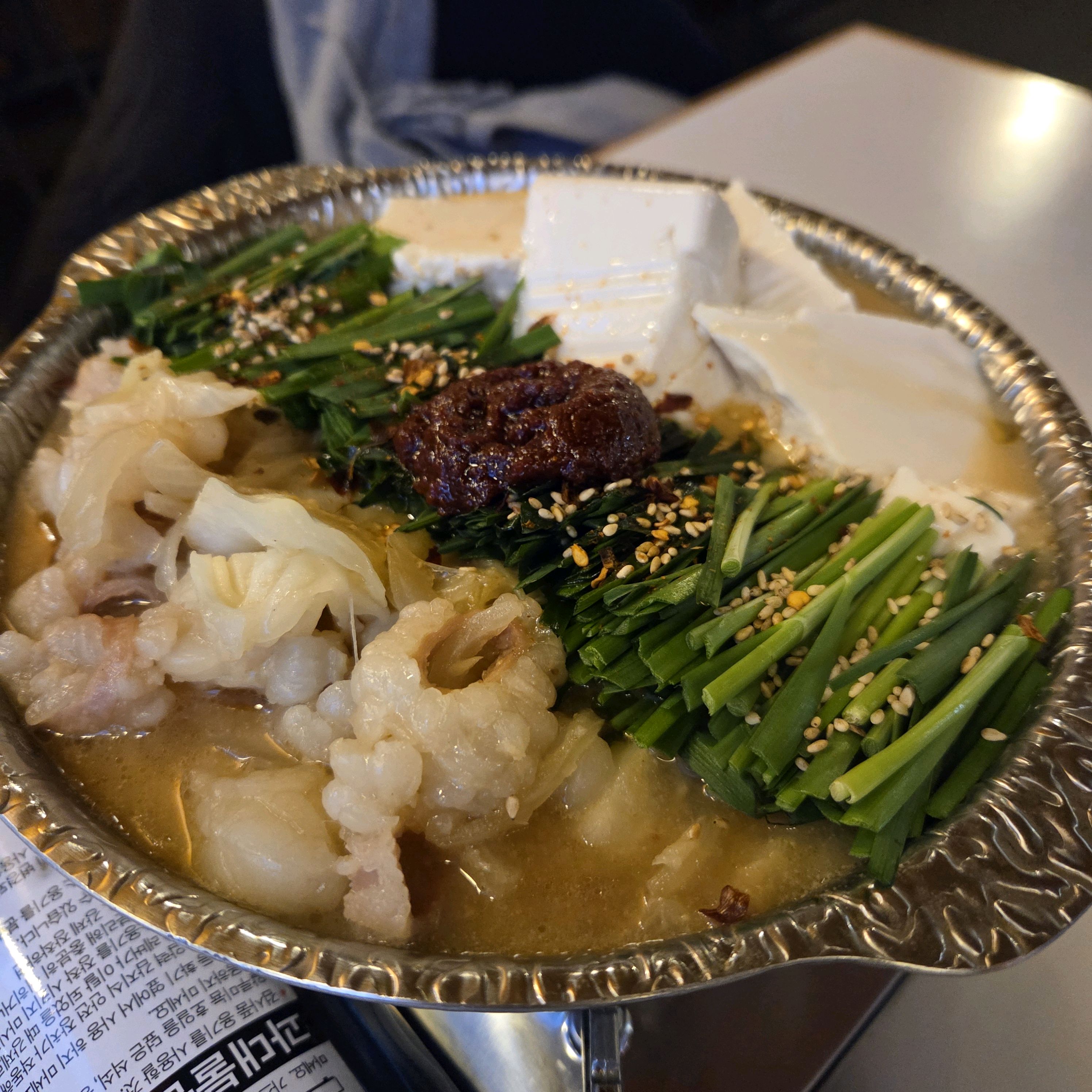 집 앞이라 혼밥하러도 자주들렸는데 항상 음식이 맛있어요! 모츠나베 완전 추천해요!! 느끼하