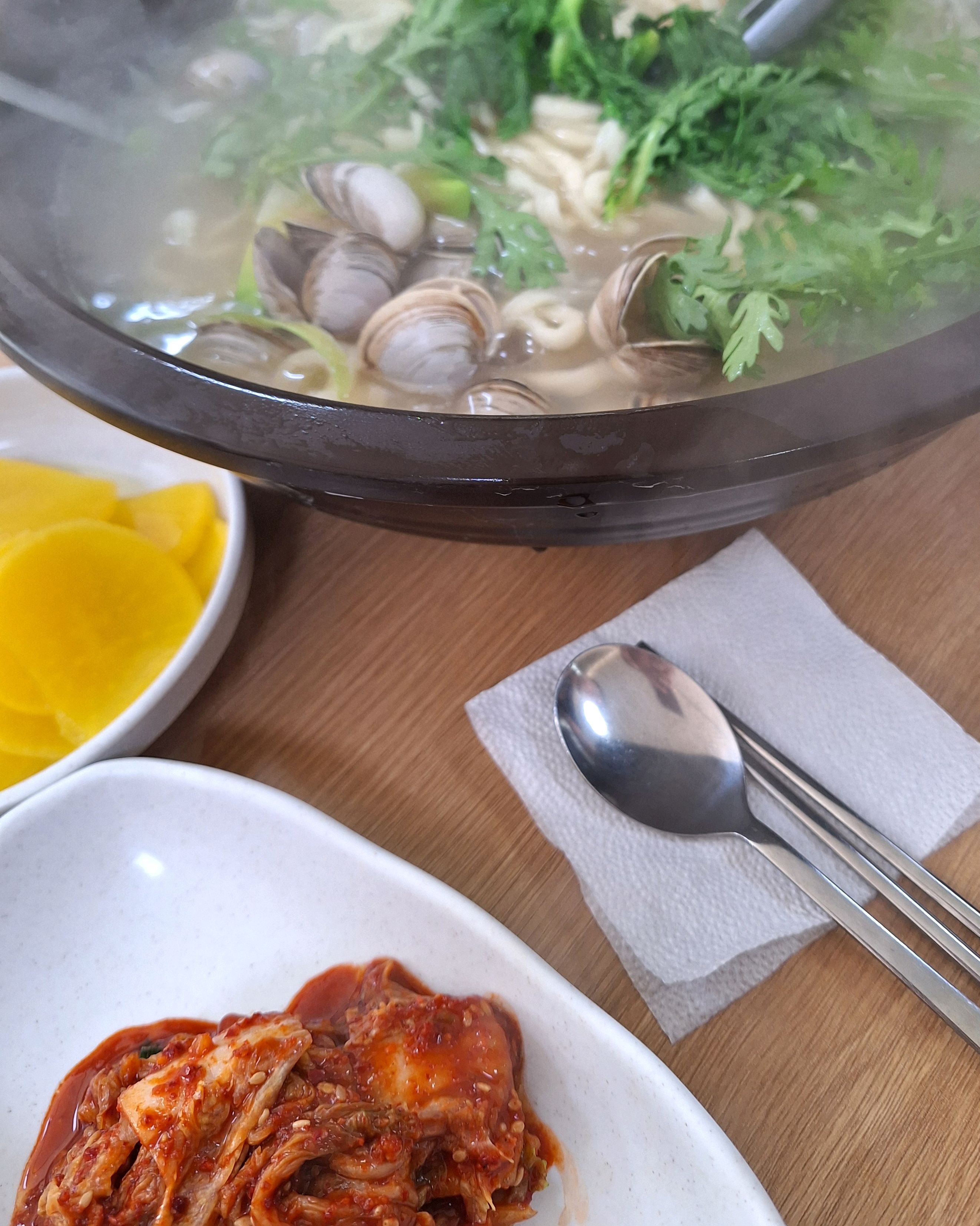 국물이 시원하고, 면이 쫄깃해요~!! - 대전 맛집 신선 칼국수