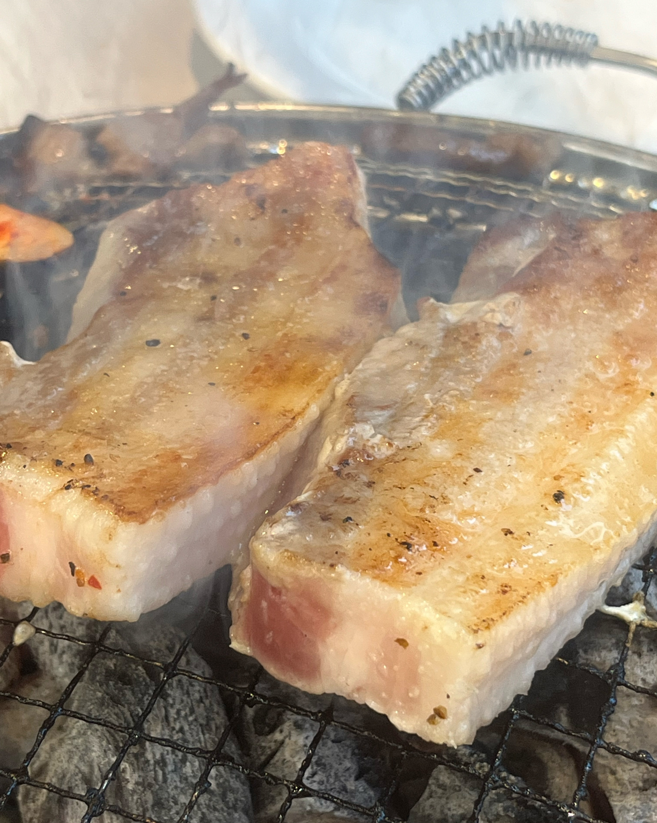 무한리필인데 야채랑 고기 다 신선하구 매장도 너무 깨끗하고 좋아용 가족들이랑 자주 갑니다!