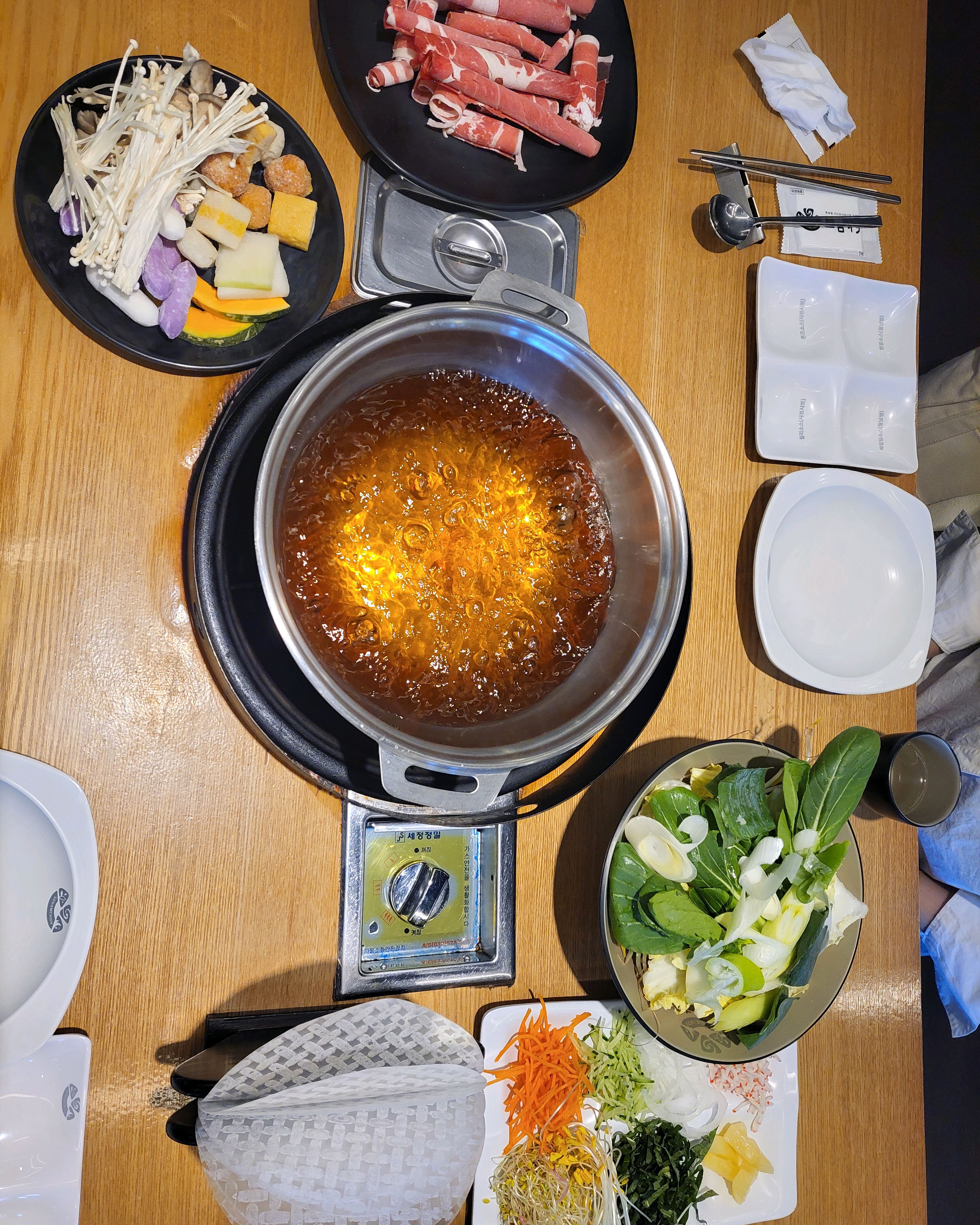 샤브샤브 날 더워지기전에 점심특선으로 실컷 먹었어요. 고기양이 많이 줄은것 같아요. 월남쌈