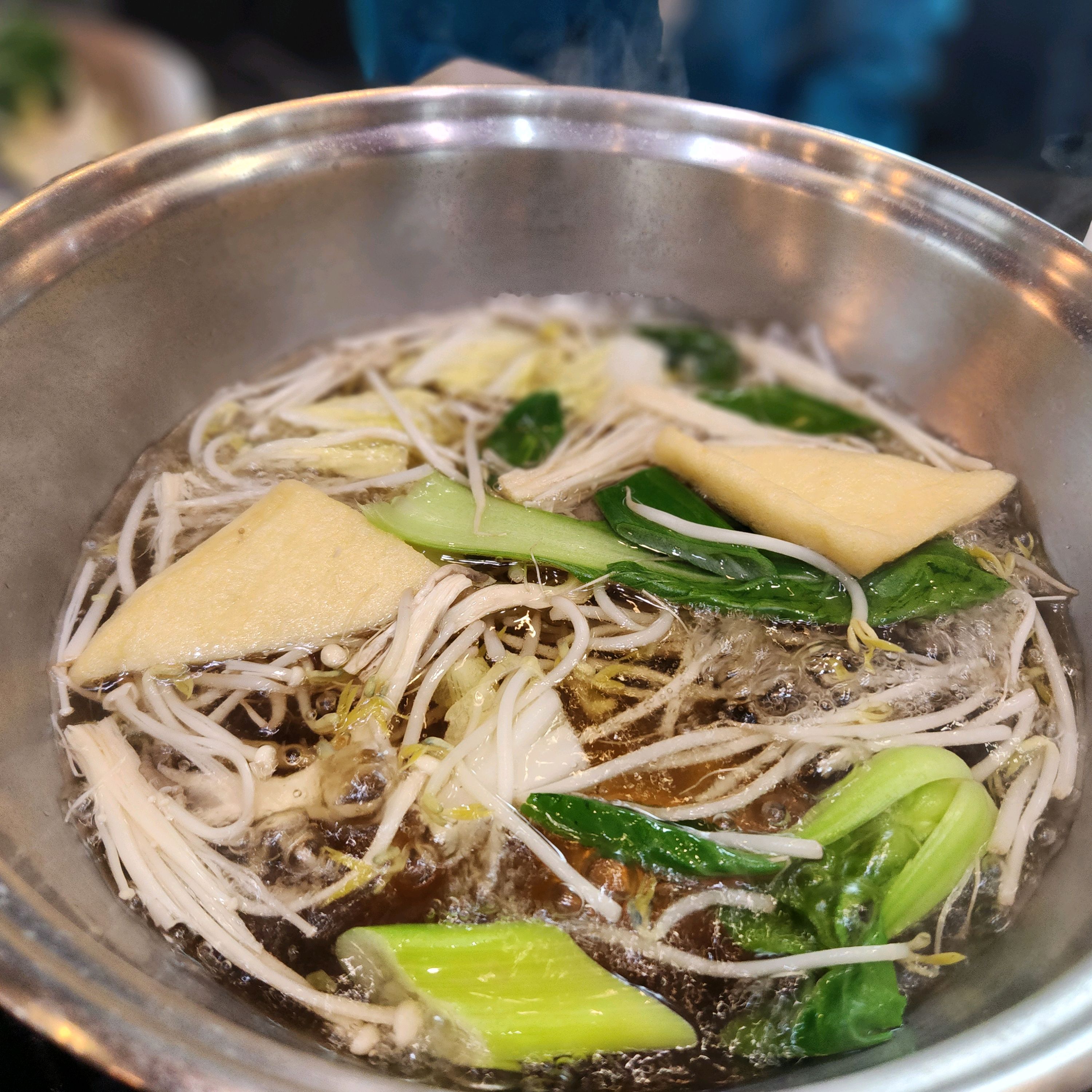 고척동벽산 블루밍 2차 아팟 도로건너편, 스벅과 맥날을 끼고 안쪽으로 가시면 소담촌 고척점