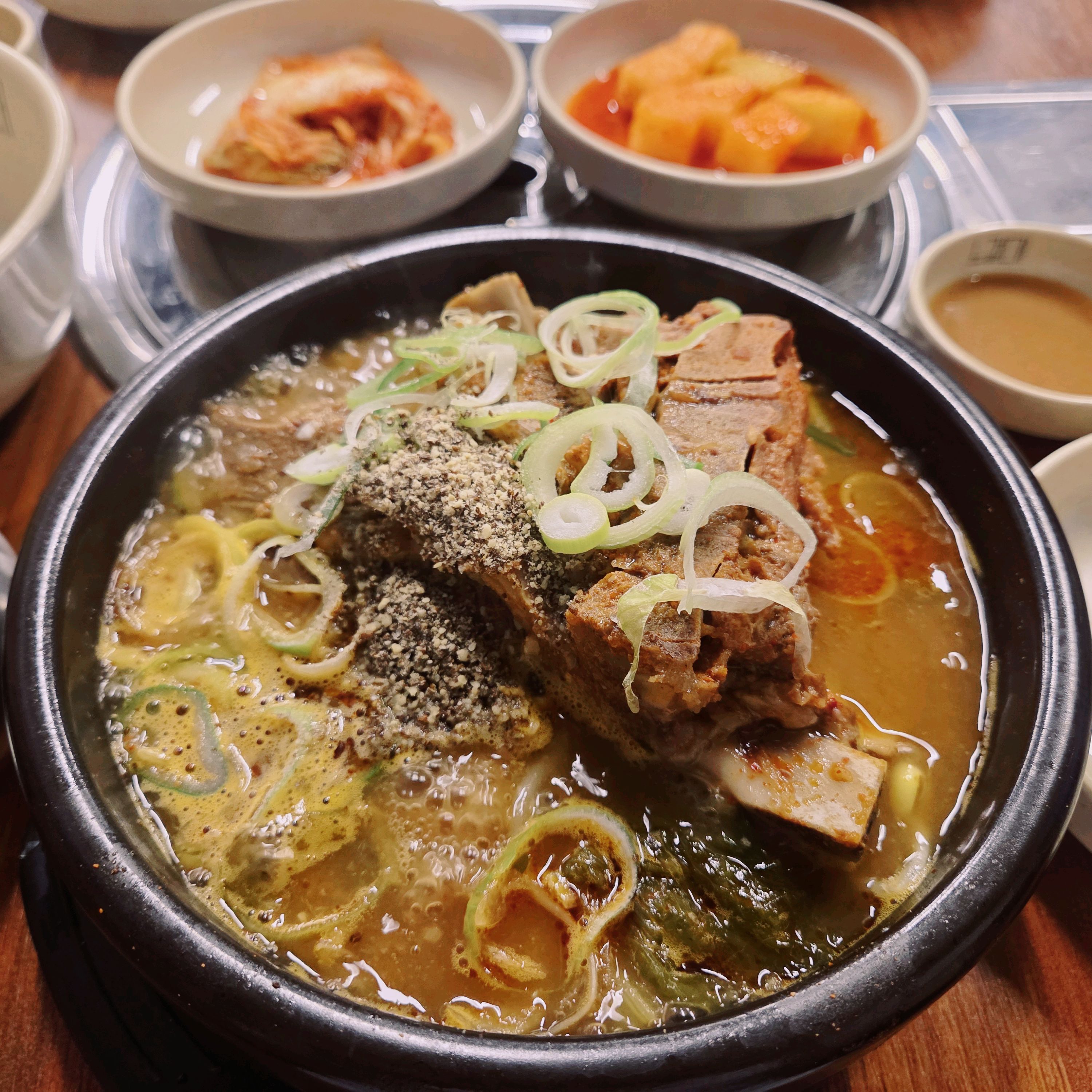 메뉴가 다양하고 24시간이라 좋아요! 솥밥인것도 좋고 - 불당동 맛집 노걸대감자탕 불당점