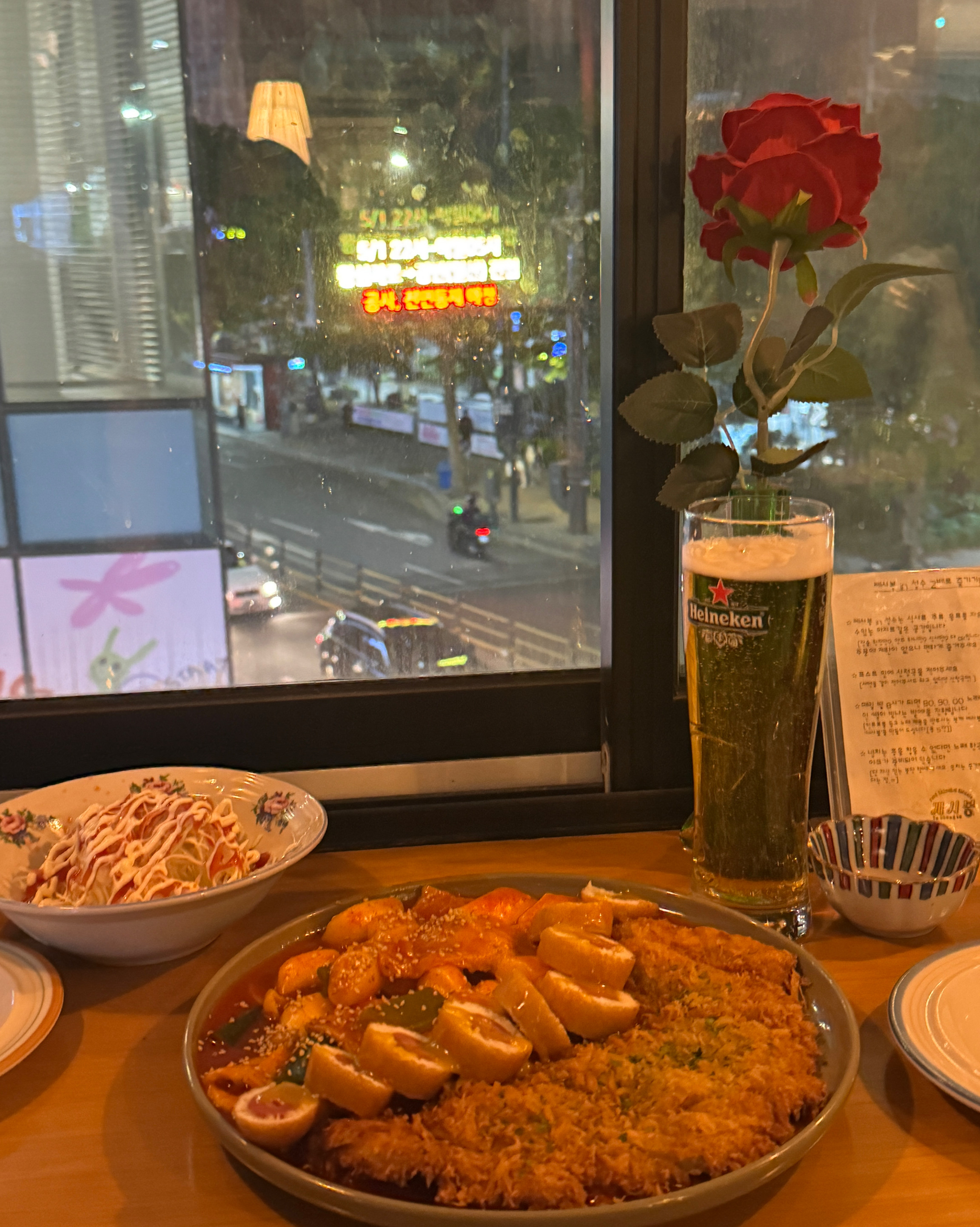 돈가스 맛집이에여…🥺 떡볶이랑 조합 뭐죠 - 성수동 가성비 좋은 감성 데이트 맛집 쎄시봉in성수